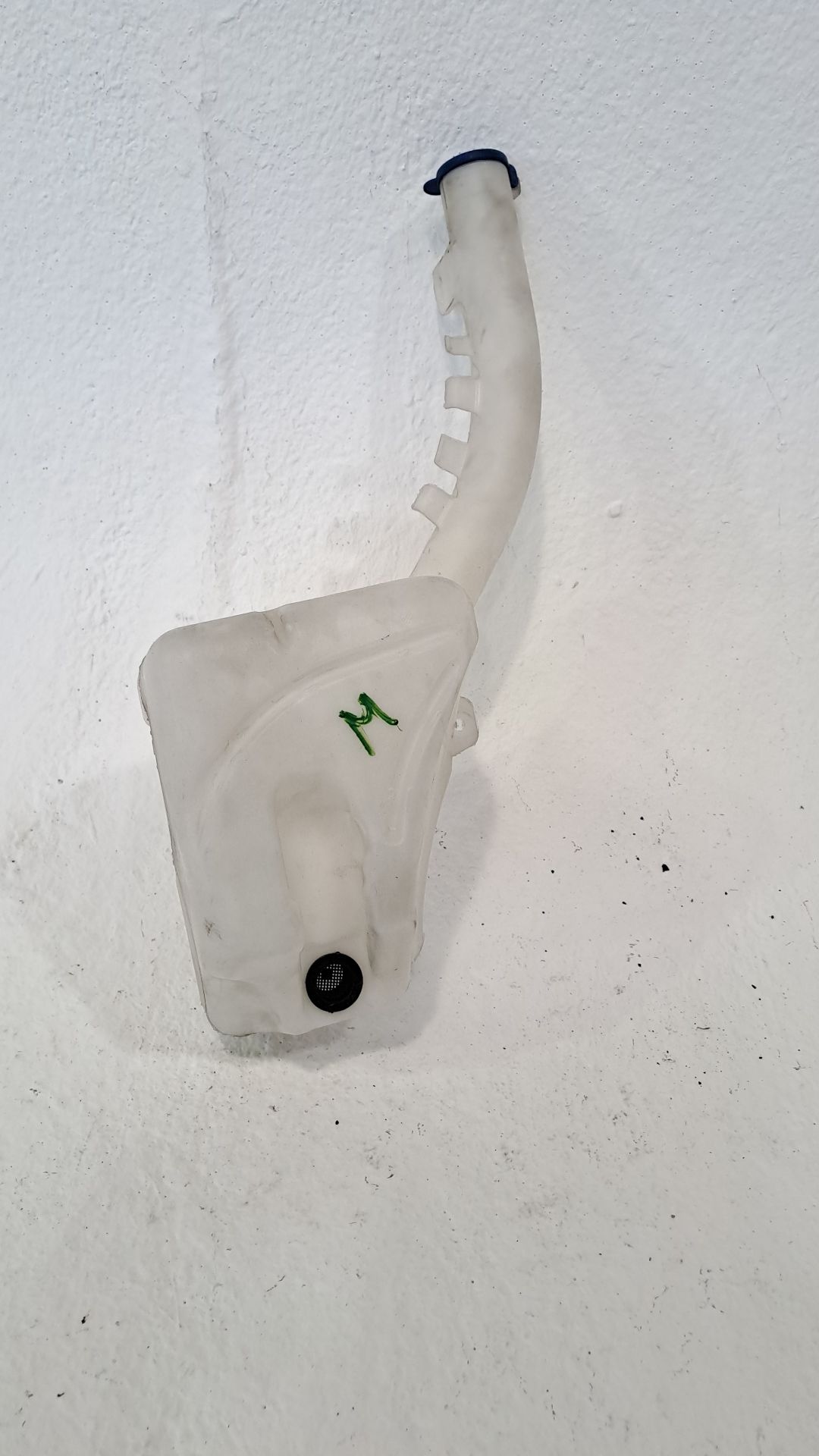 Washer fluid reservoir FORD FIESTA (CBK)