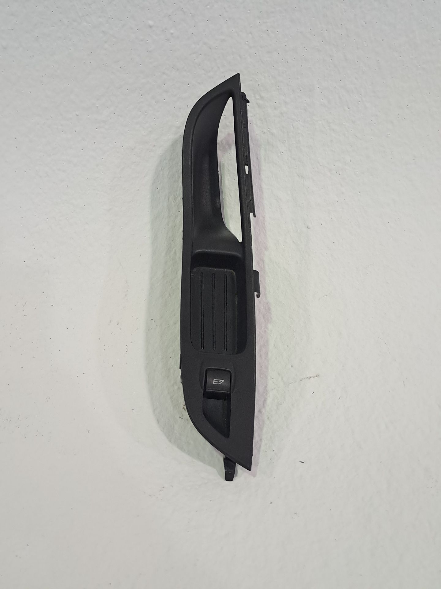 MANDO ELEVALUNAS DELANTERO DERECHO FORD FOCUS