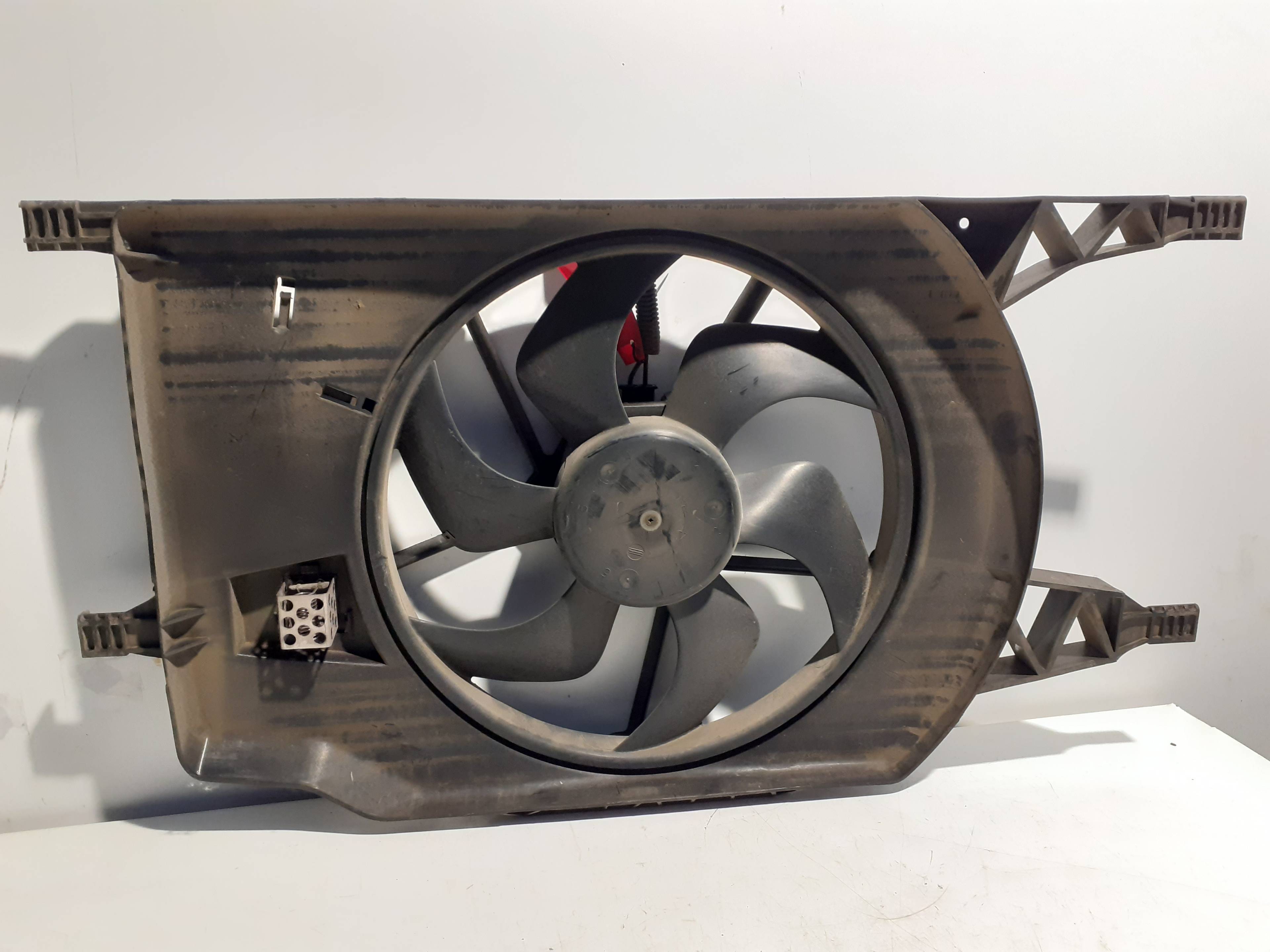 Radiator fan RENAULT LAGUNA (B56)