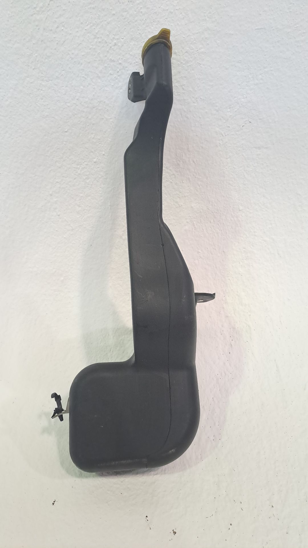 Washer fluid reservoir OPEL ASTRA H (A04)