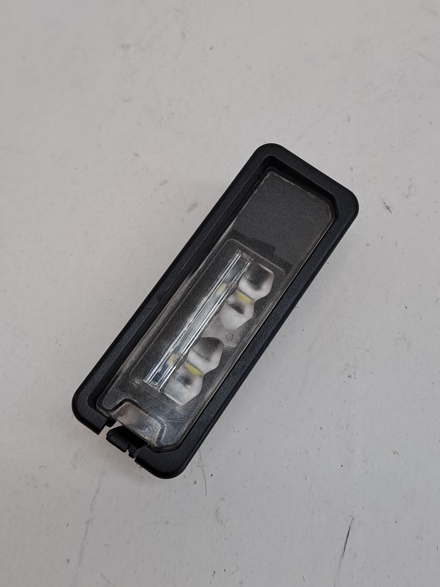 Éclairage de plaque VOLKSWAGEN GOLF VII SPORTSVAN