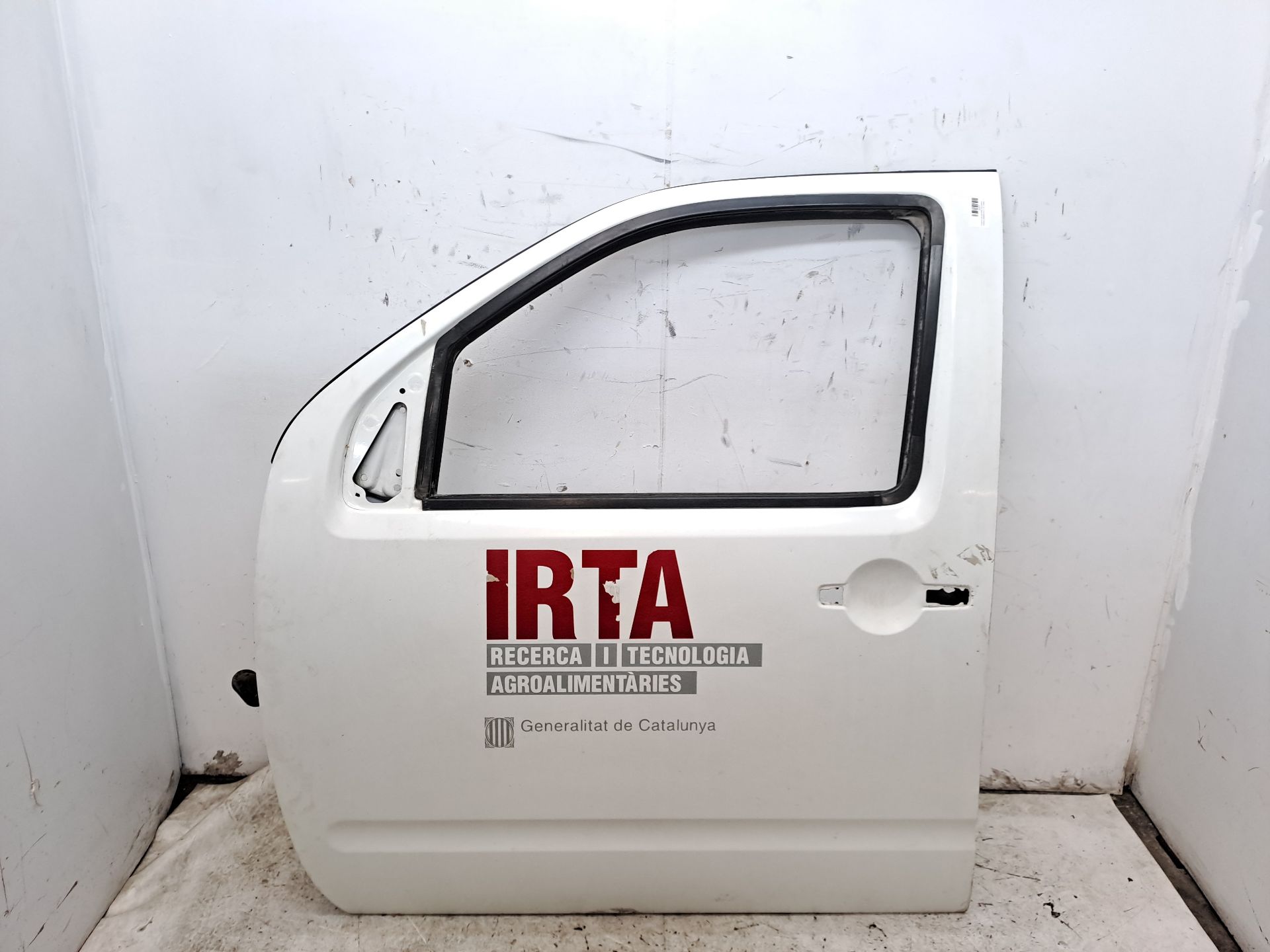 Porta dianteira esquerda NISSAN NAVARA PICK-UP (D40M)