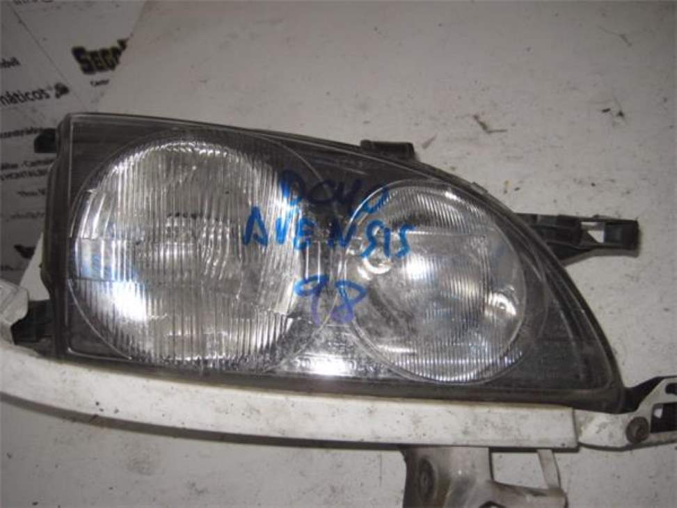 Phare droit TOYOTA AVENSIS BERLINA (T25)