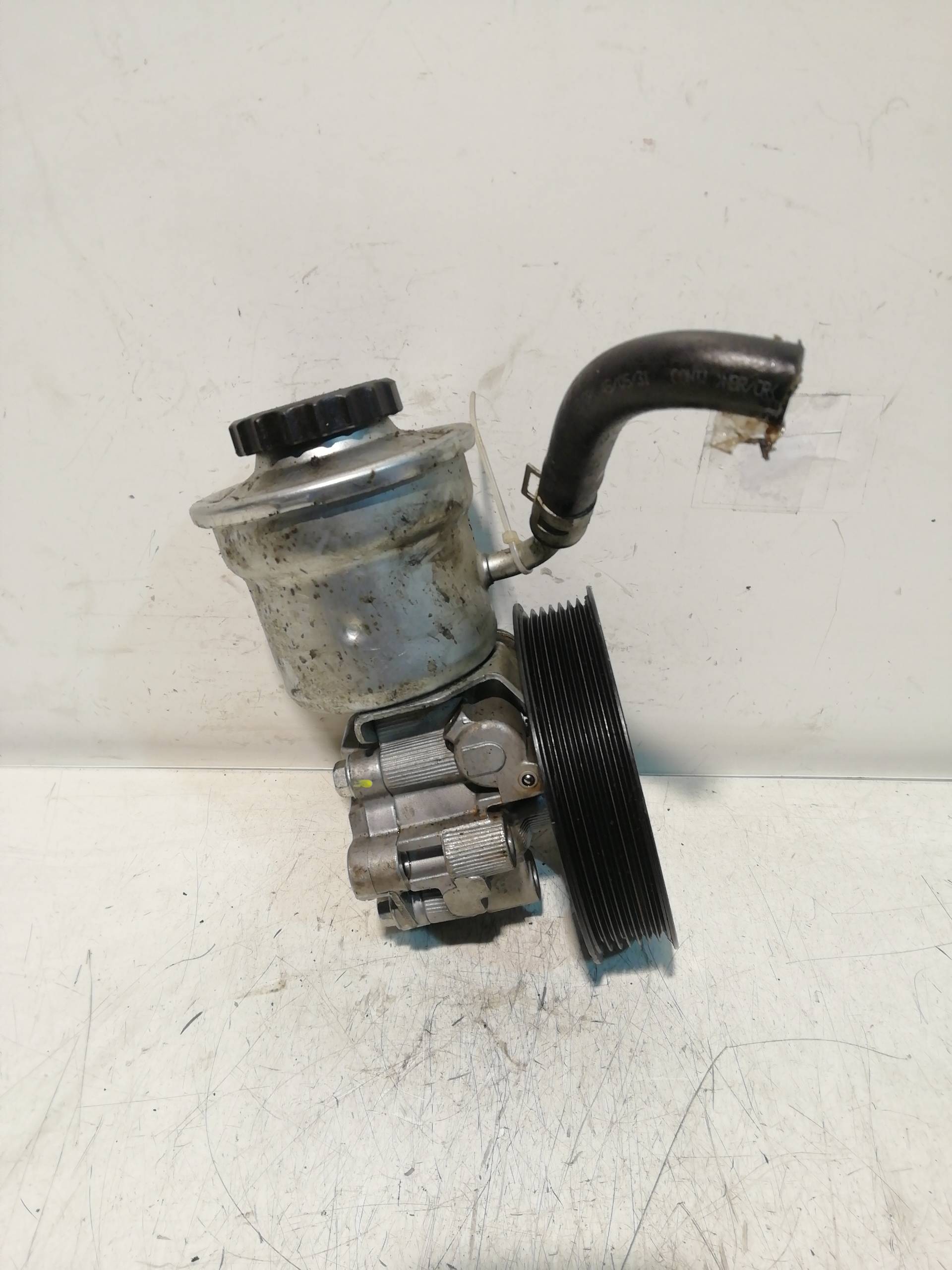 Pompe direction assistée TOYOTA AVENSIS BERLINA (T25)