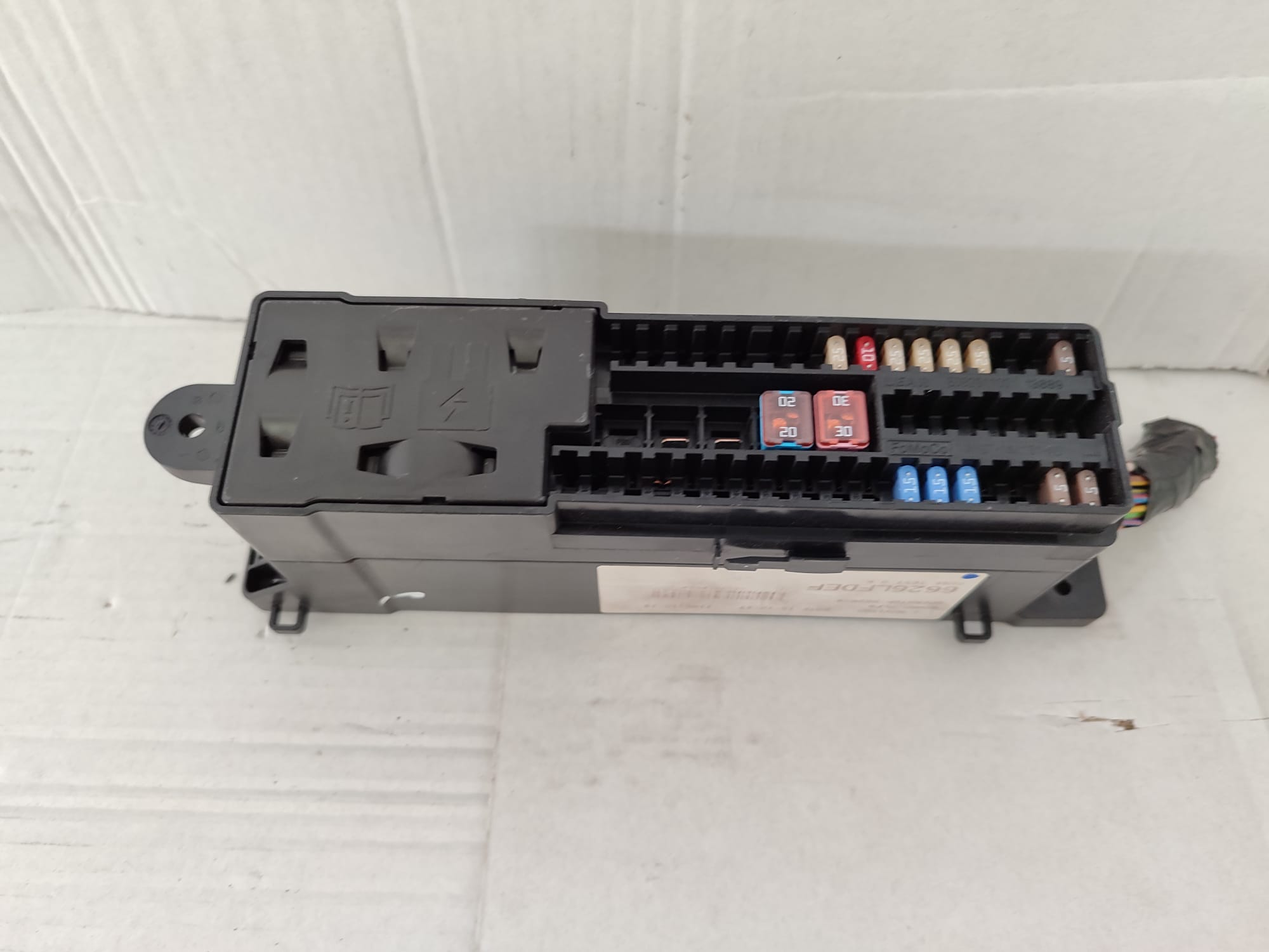 Relay/Fuse box FORD FOCUS LIM. (CB8)