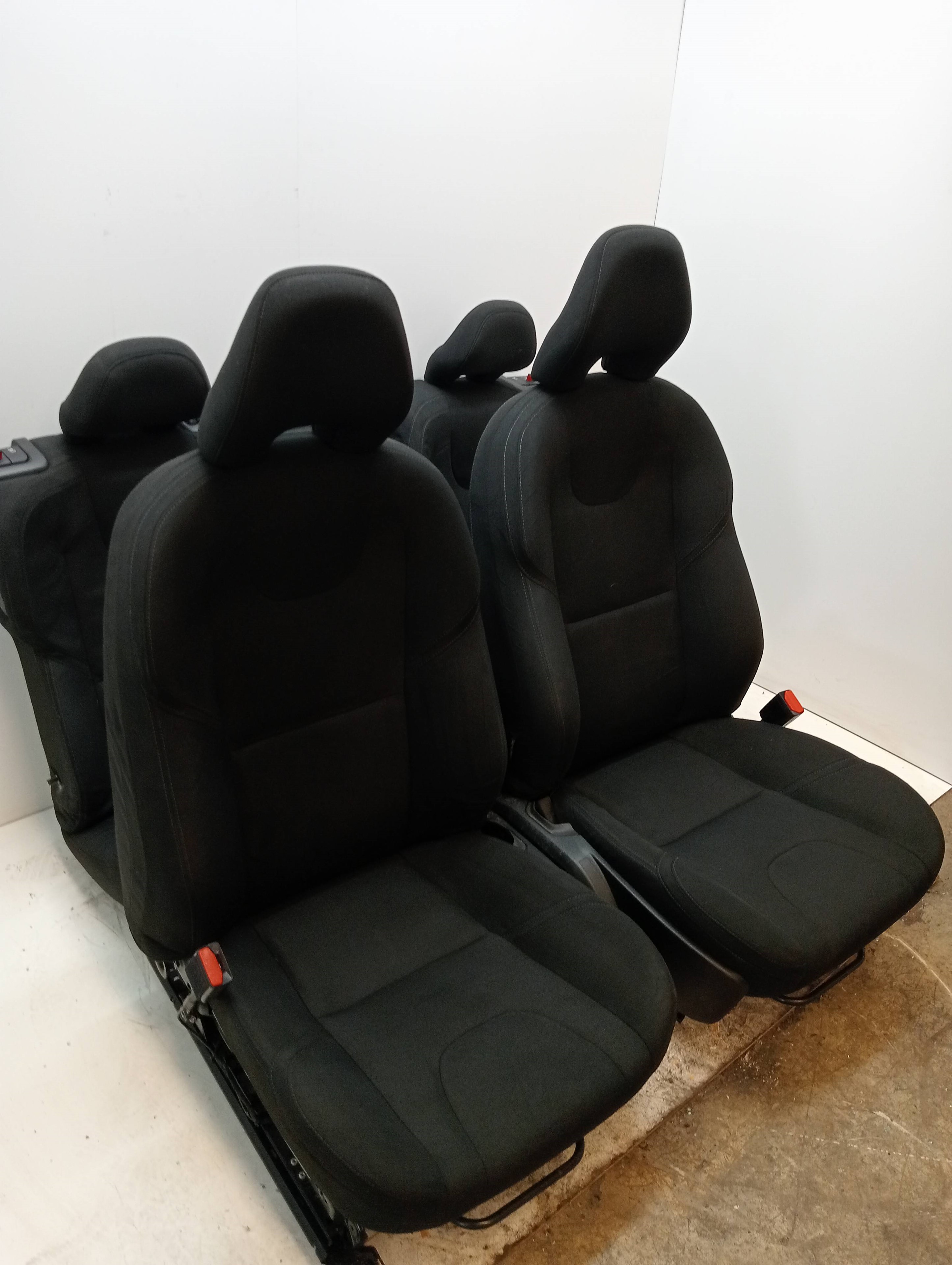 JUEGO ASIENTOS COMPLETO VOLVO V40