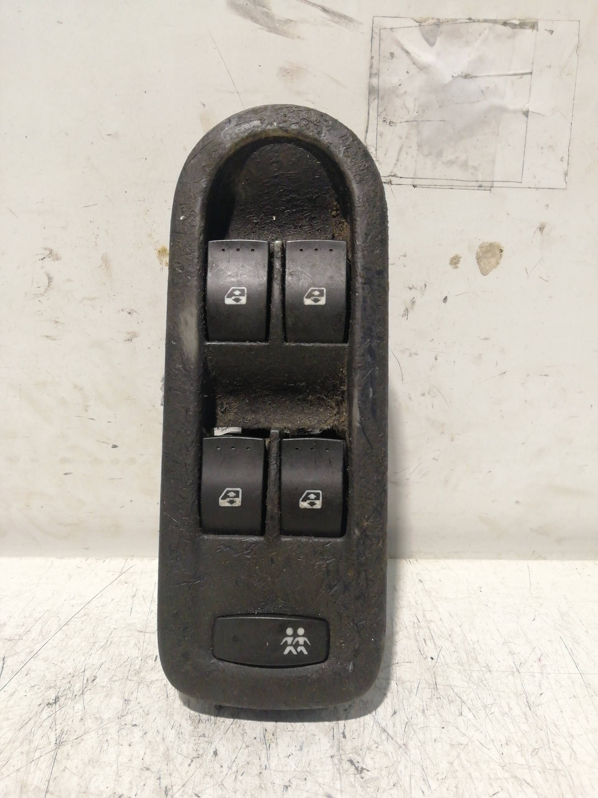 Commande lève-vitre avant gauche RENAULT MEGANE II BERLINA 5P