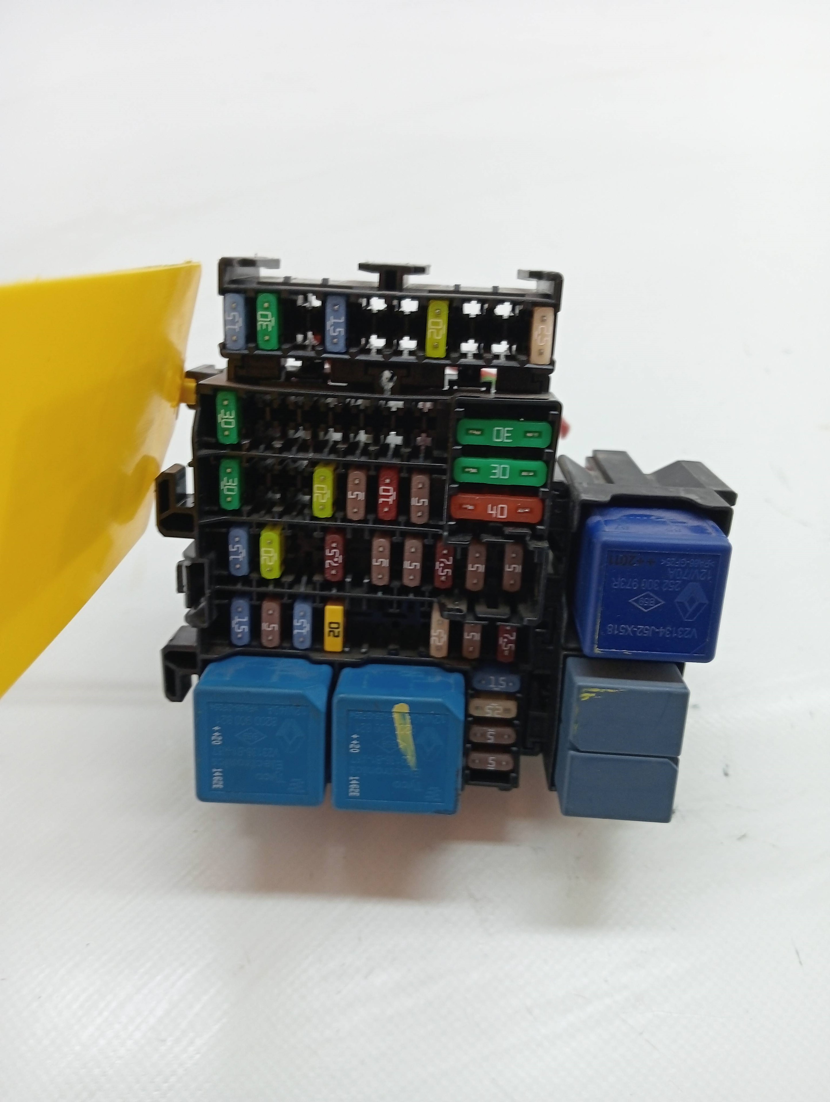 CAJA RELES / FUSIBLES DACIA DUSTER