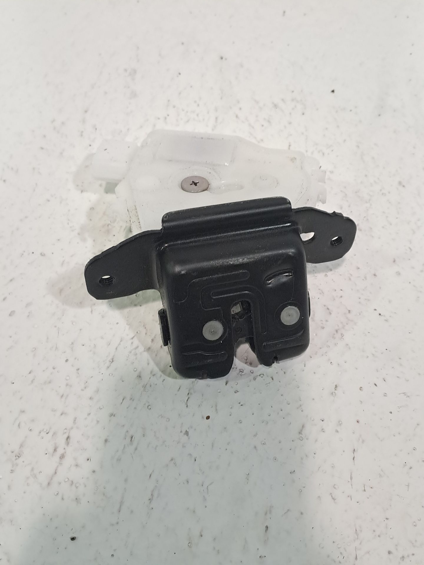 CERRADURA MALETERO / PORTON TOYOTA YARIS
