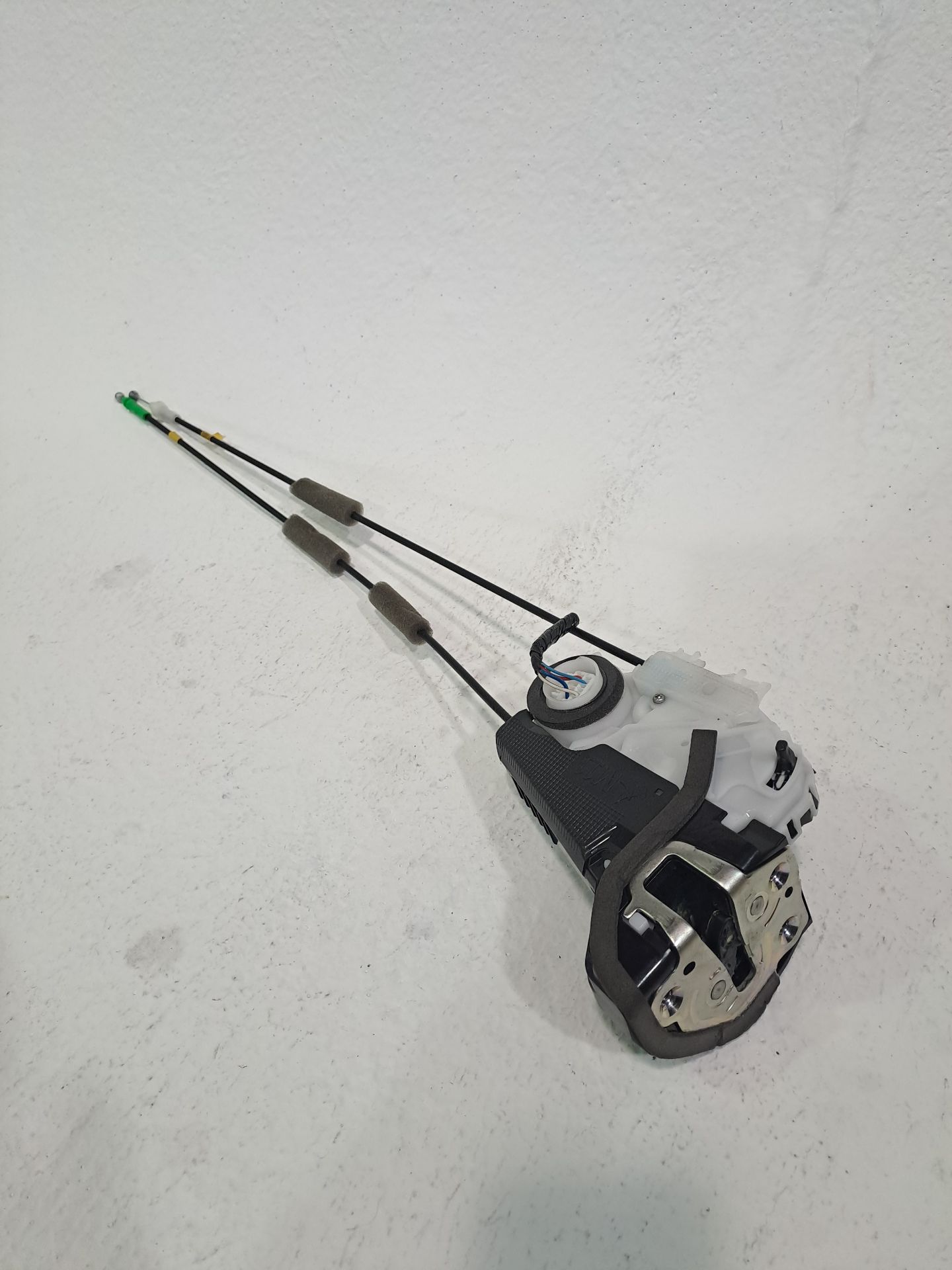 Rear left door lock TOYOTA YARIS