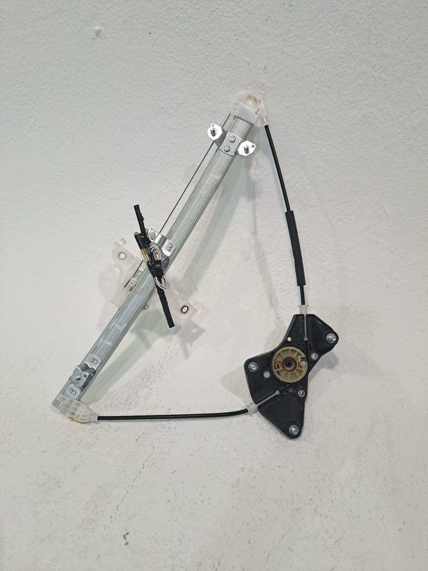 Rear left window regulator TOYOTA YARIS