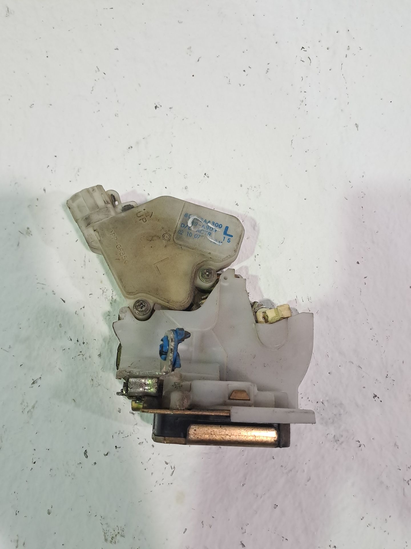 Fechadura da porta traseira esquerda NISSAN X-TRAIL (T30)