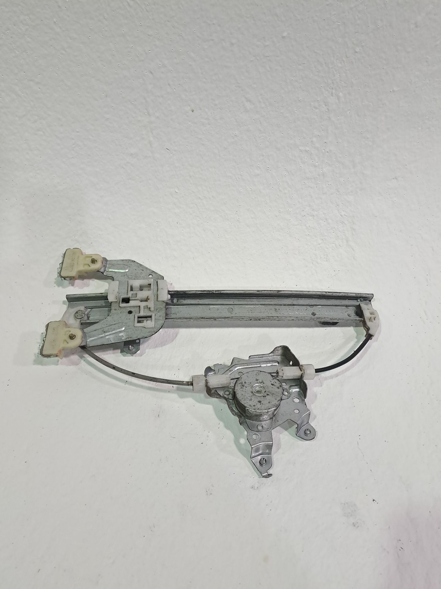 Rear left window regulator NISSAN X-TRAIL (T30)