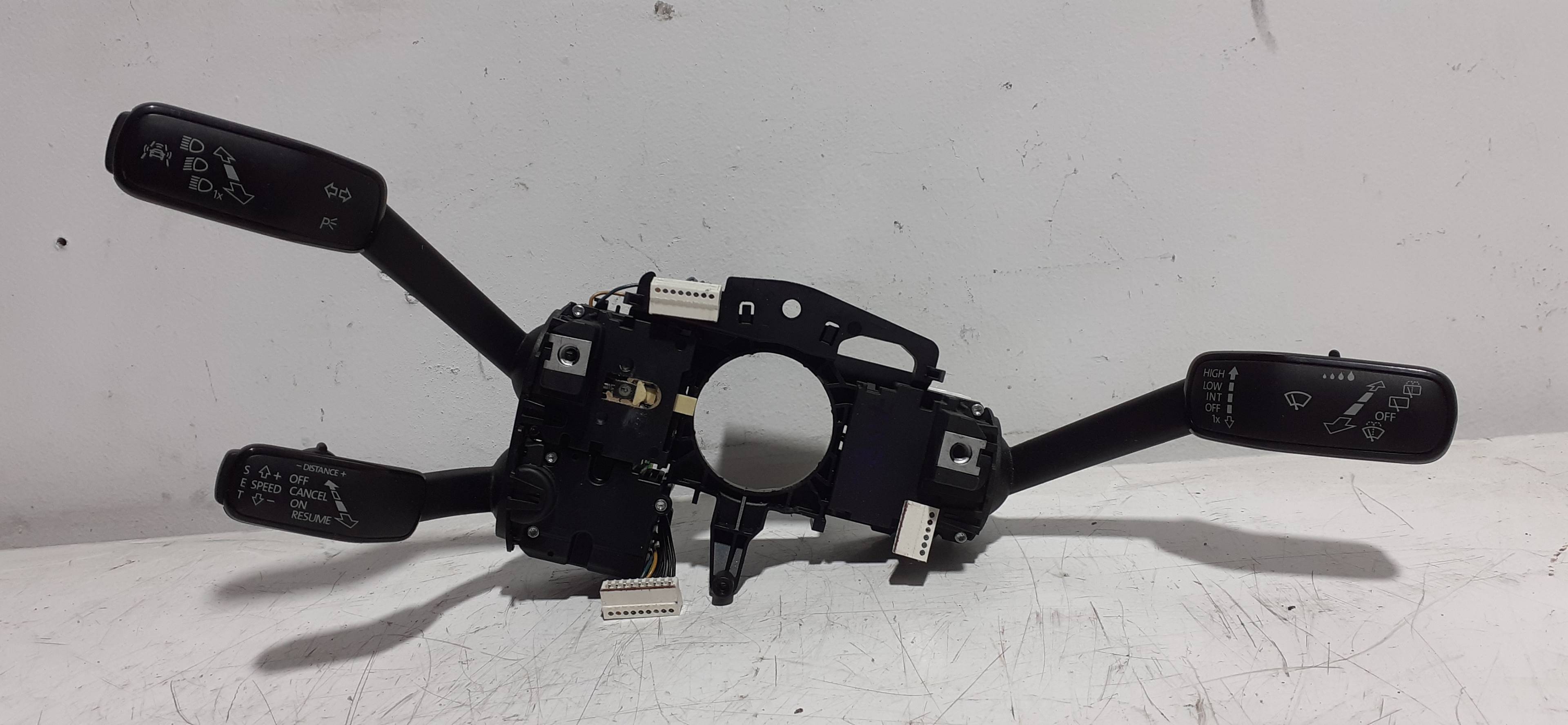 Commande multifonction SEAT LEON (5F1)