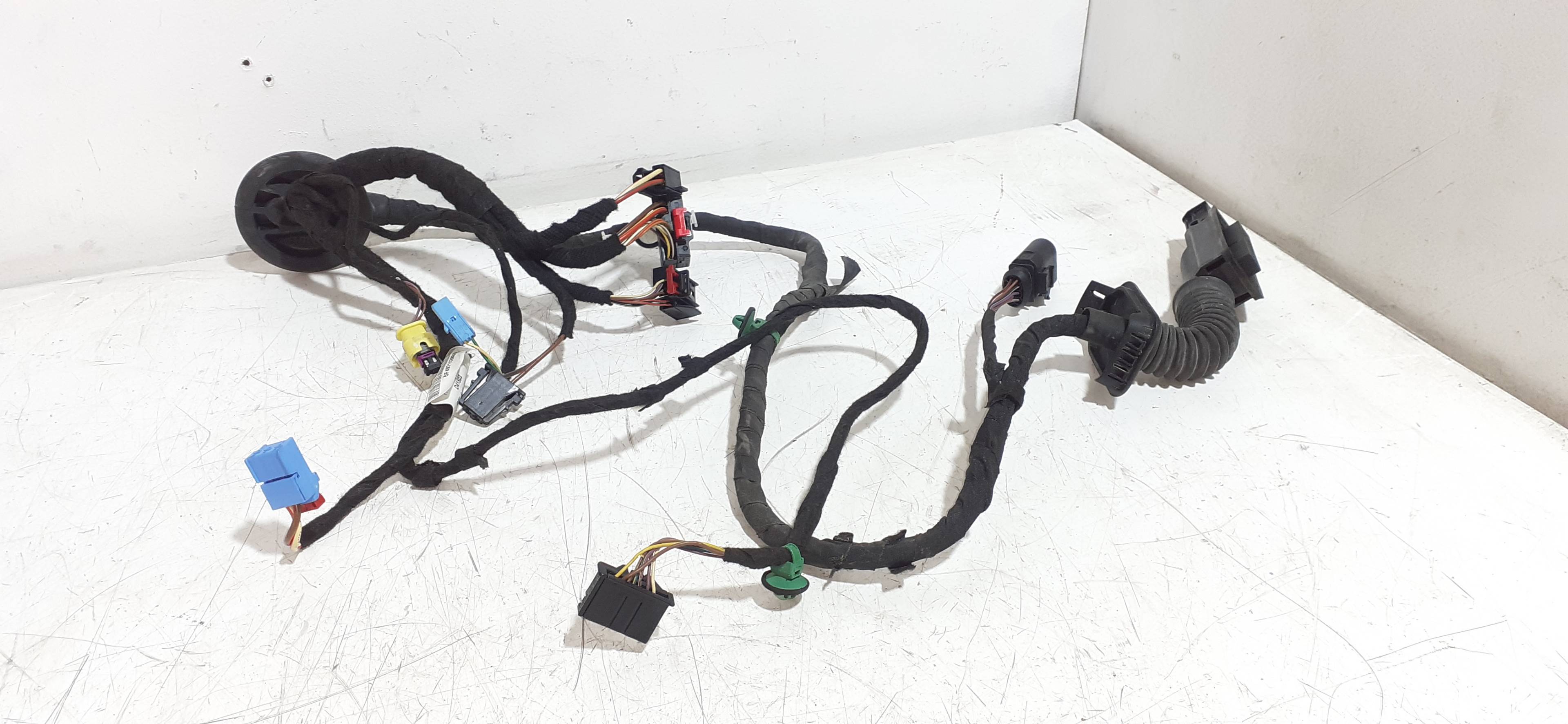 Fechadura da porta dianteira esquerda SEAT LEON (5F1)