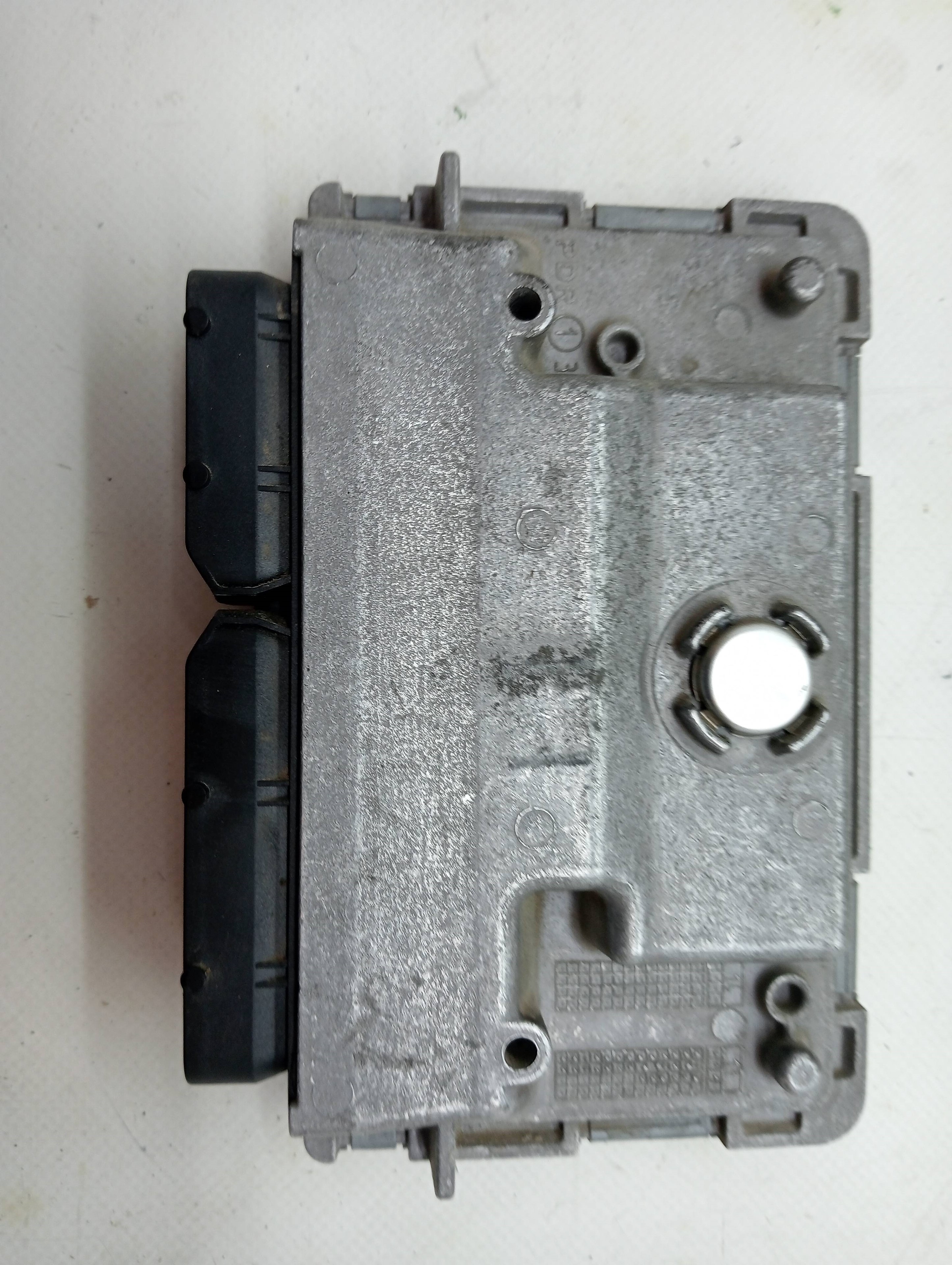Engine control unit ECU VOLKSWAGEN POLO (6R1)
