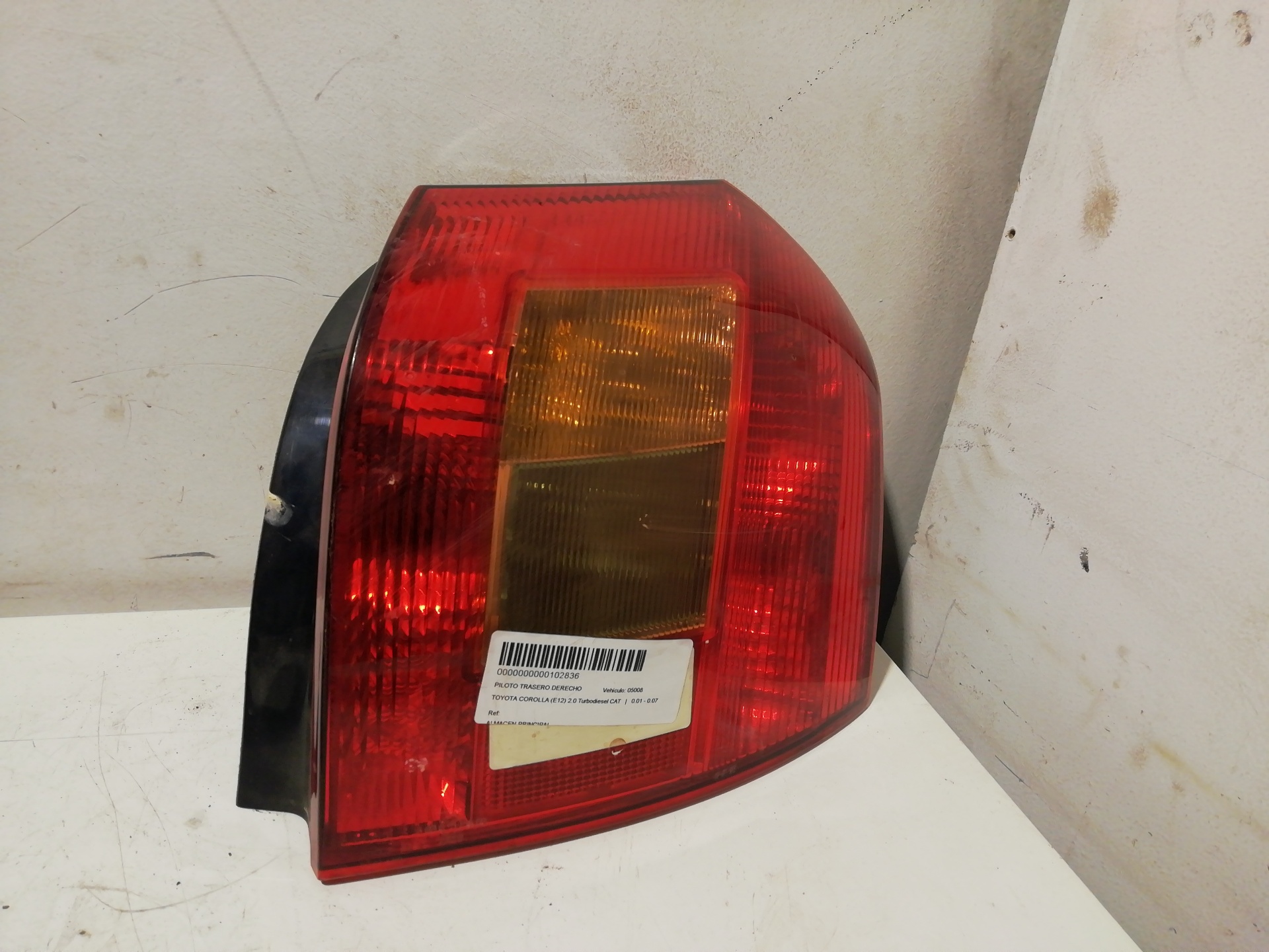Farol traseiro direito TOYOTA COROLLA (E12)