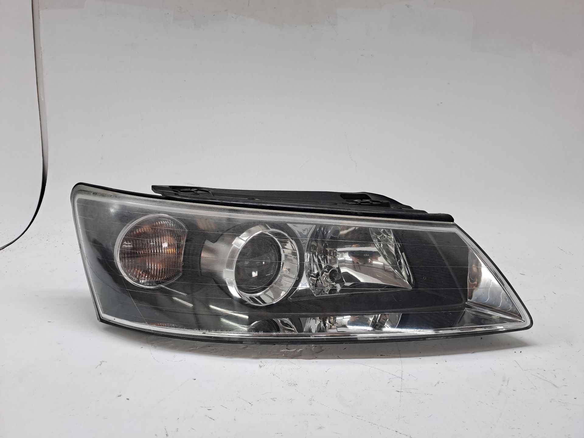 Right headlight HYUNDAI SONATA (NF)