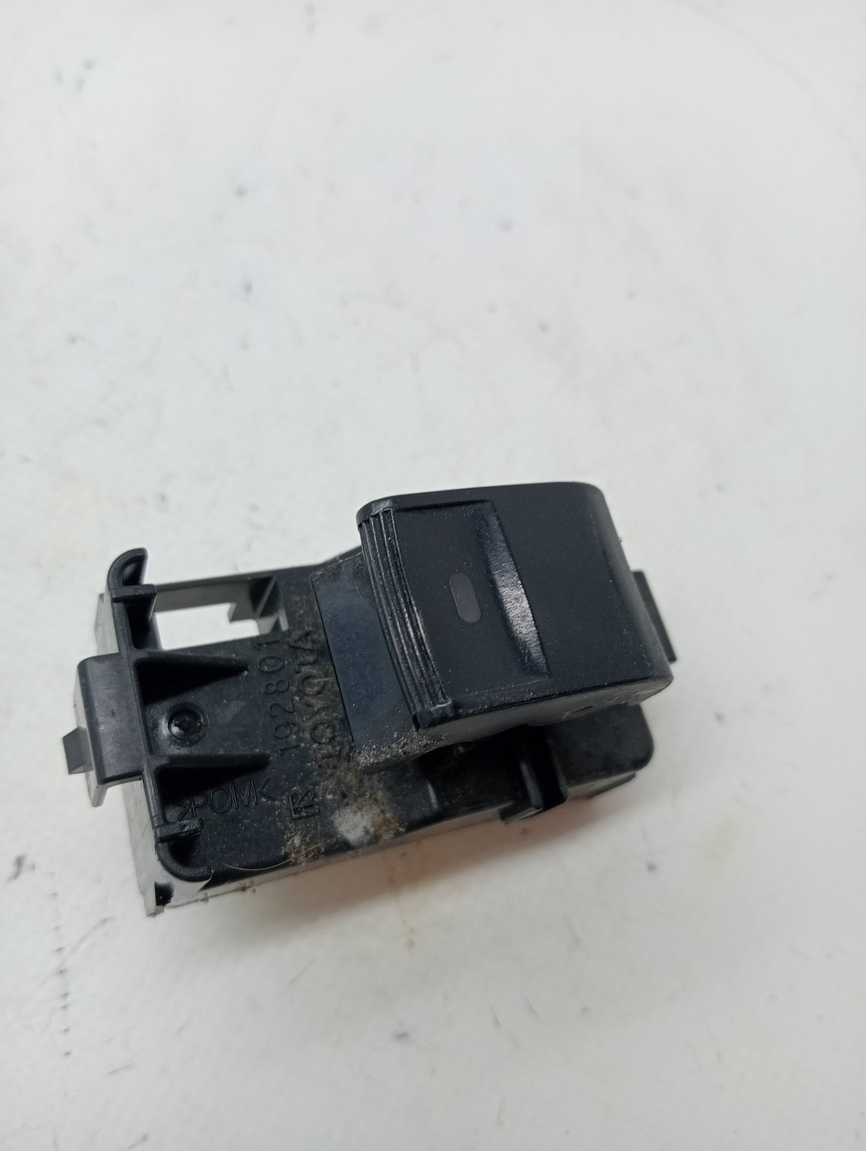 Commande lève-vitre avant droit TOYOTA PRIUS+