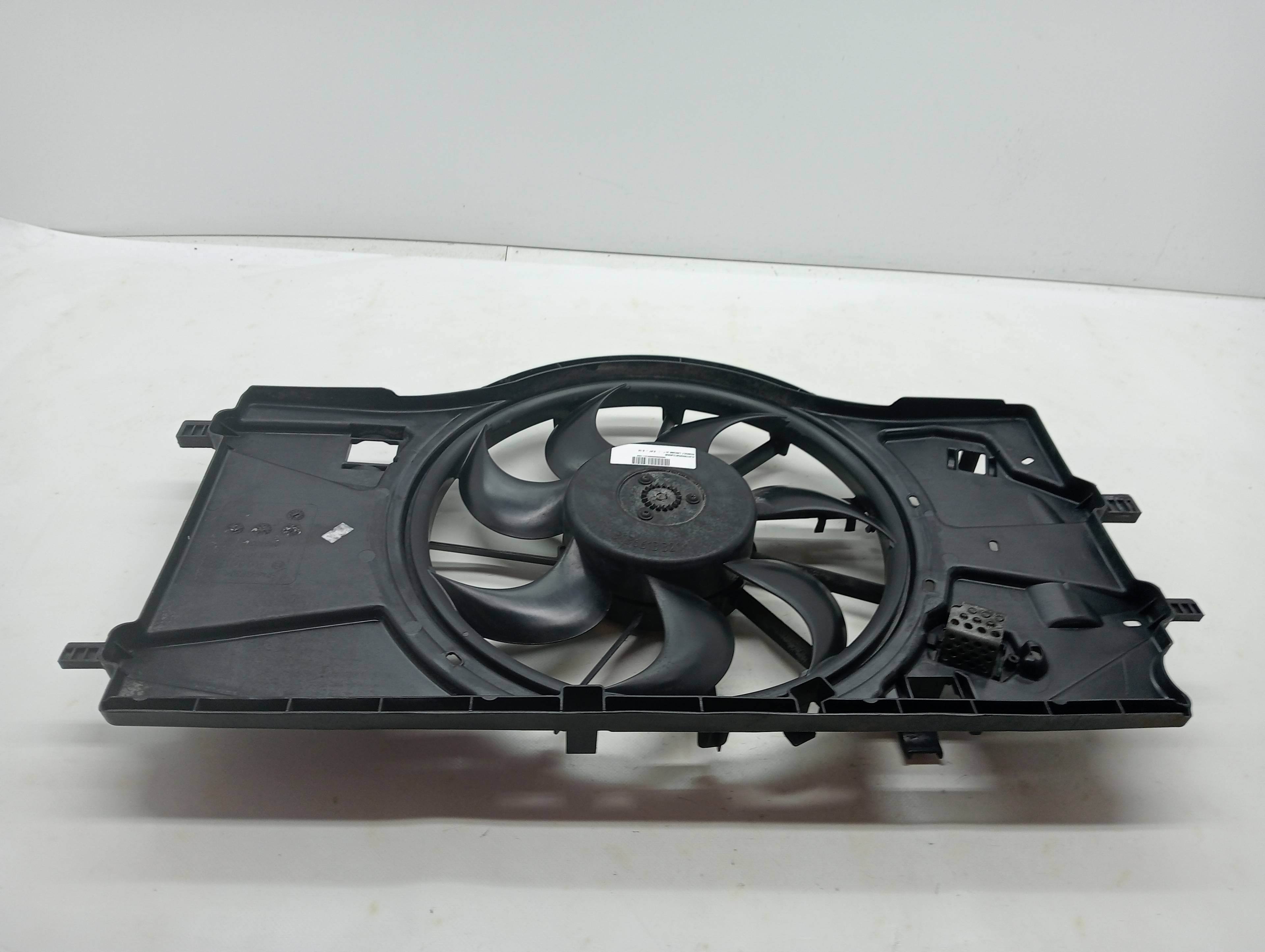 Radiator fan RENAULT LAGUNA III