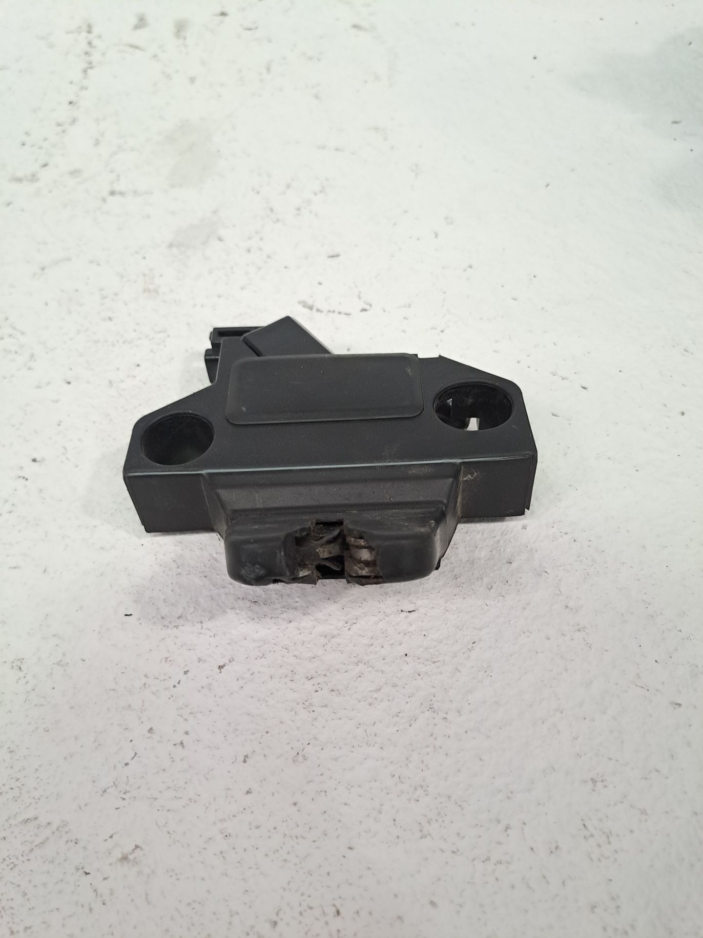 Boot/Tailgate lock TOYOTA AVENSIS SEDÁN (_T27_)