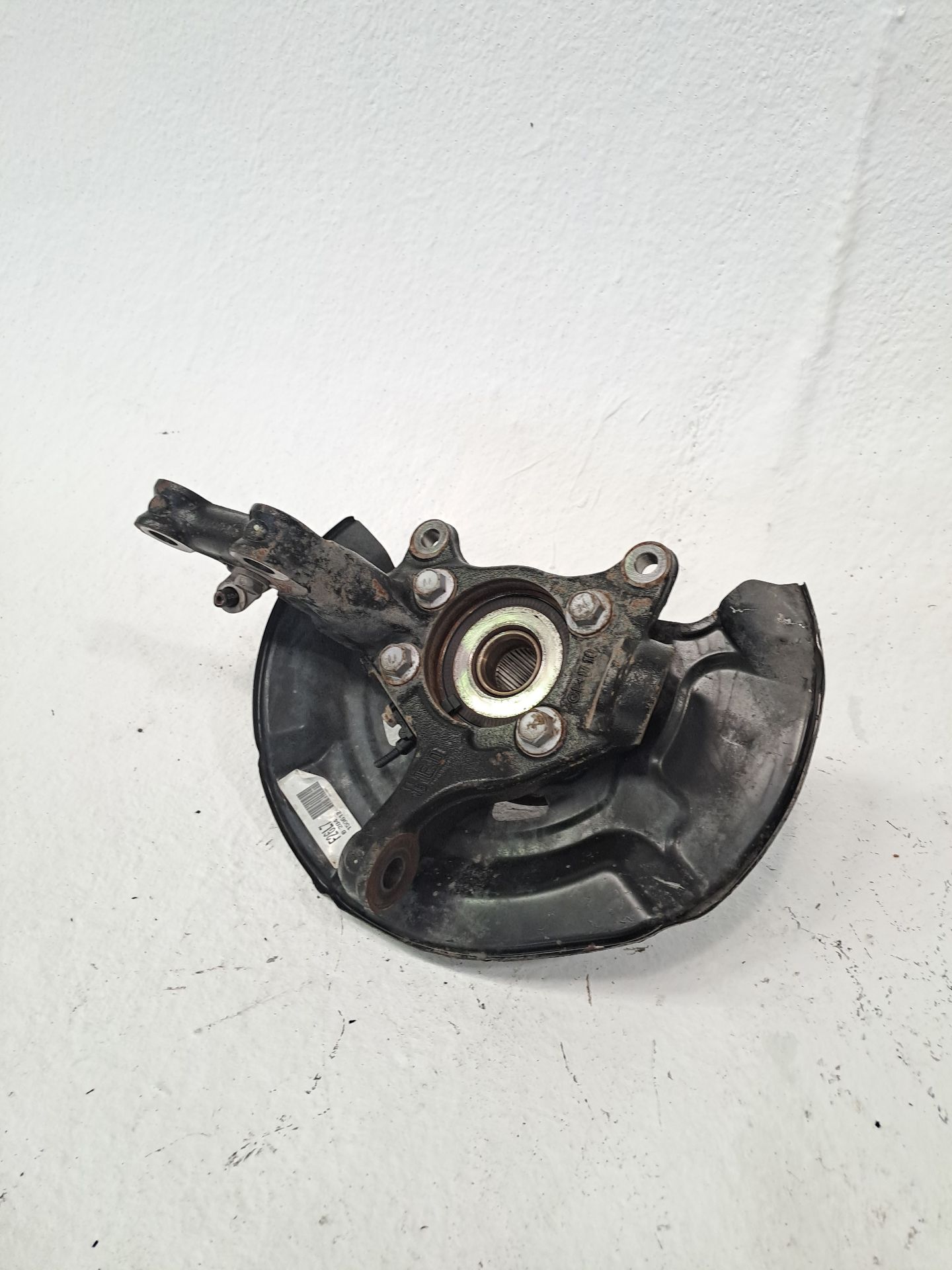 Achsschenkel vorne links TOYOTA AVENSIS SEDÁN (_T27_)