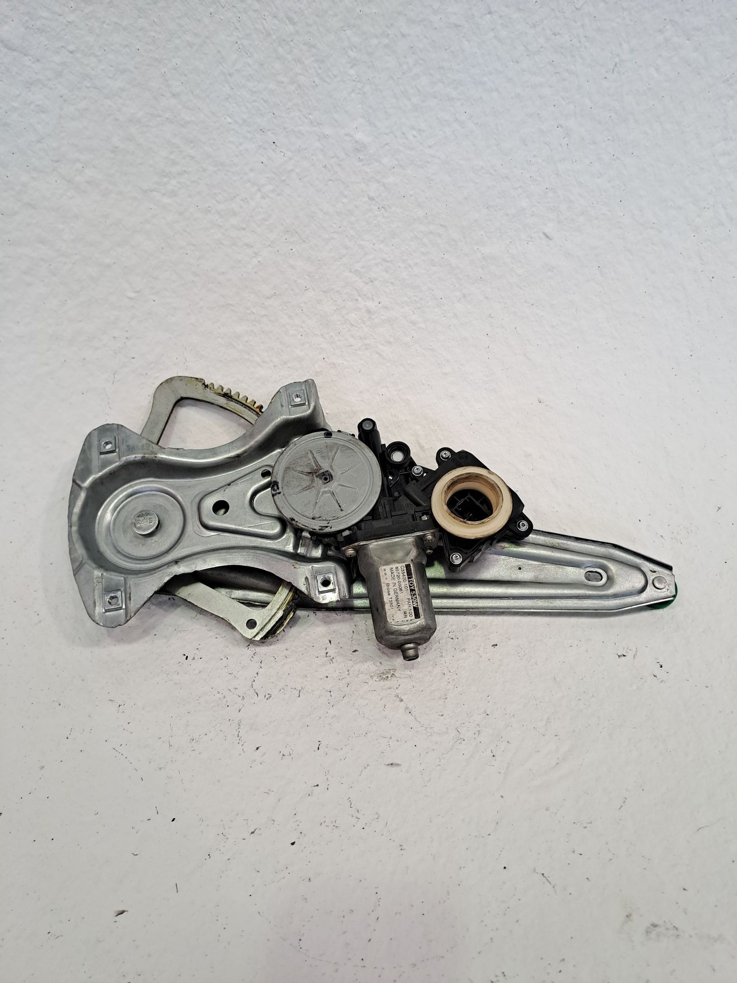 Motor vidro elétrico traseiro esquerdo TOYOTA AVENSIS SEDÁN (_T27_)