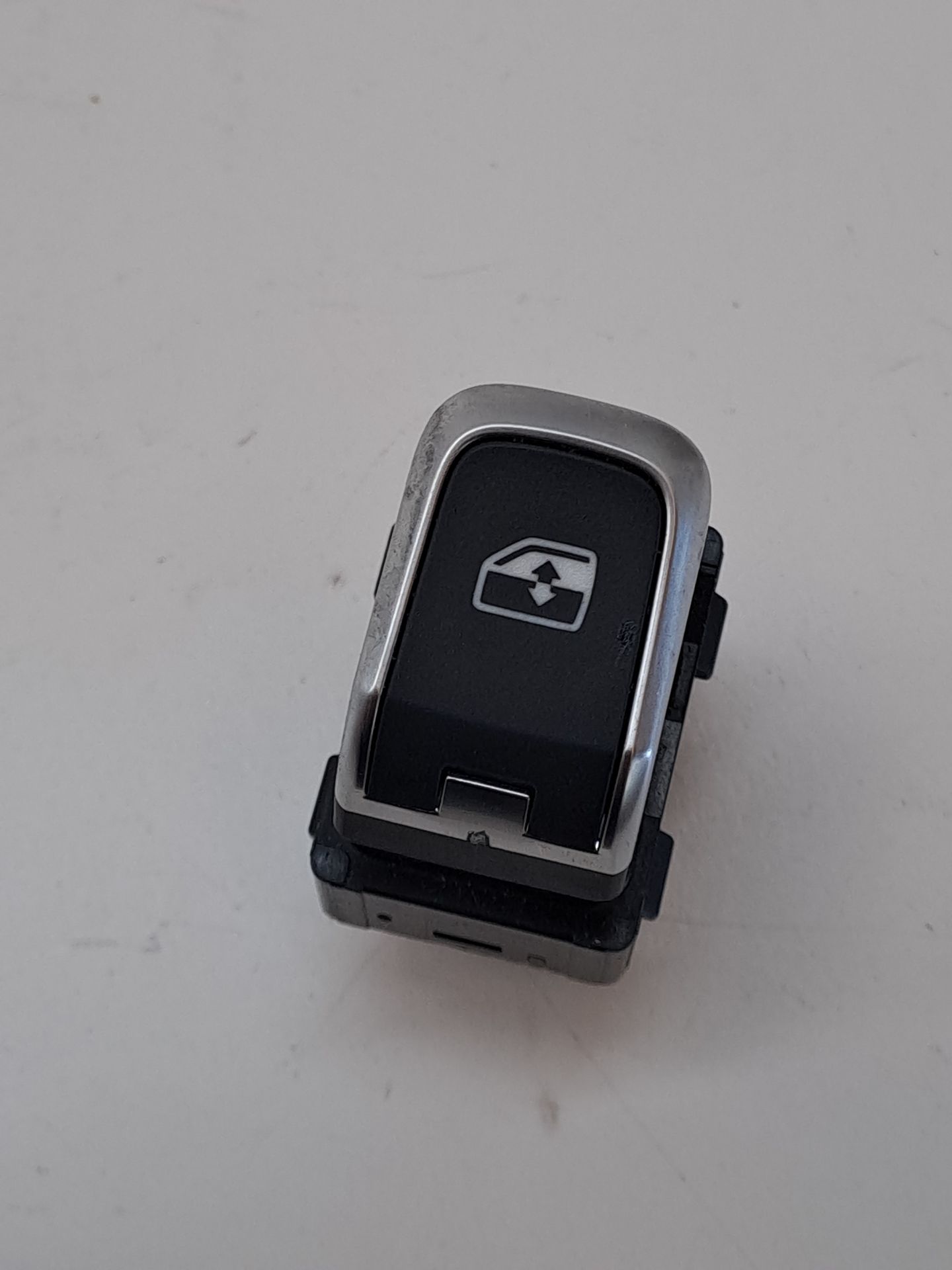 Fensterheberschalter vorne rechts AUDI A3 SEDÁN (8VM)