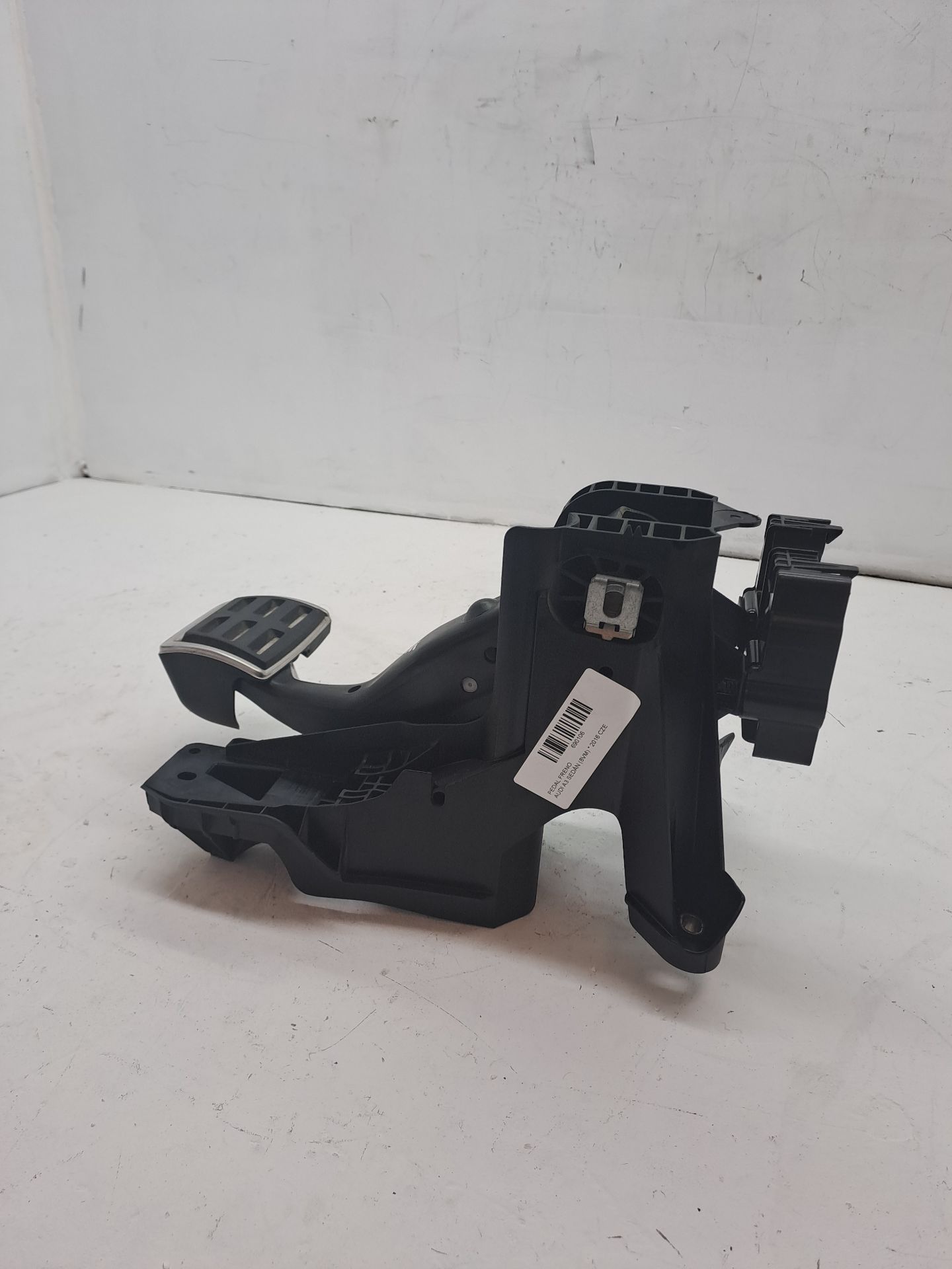 PEDAL FRENO AUDI A3 SEDÁN (8VM)