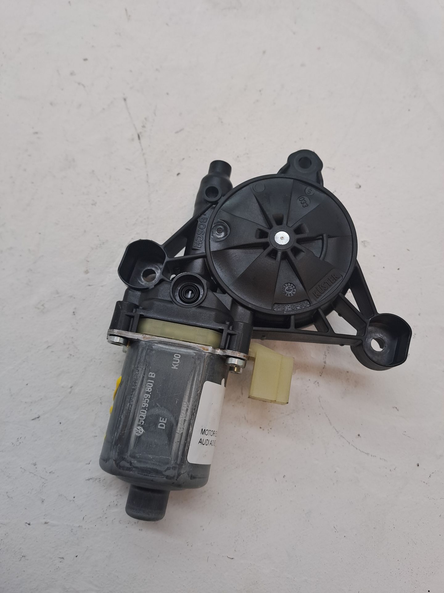 Fensterheber-Motor vorne rechts AUDI A3 SEDÁN (8VM)