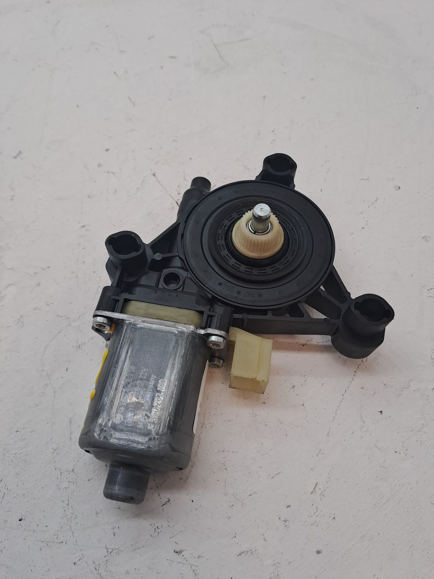 Fensterheber-Motor vorne links AUDI A3 SEDÁN (8VM)