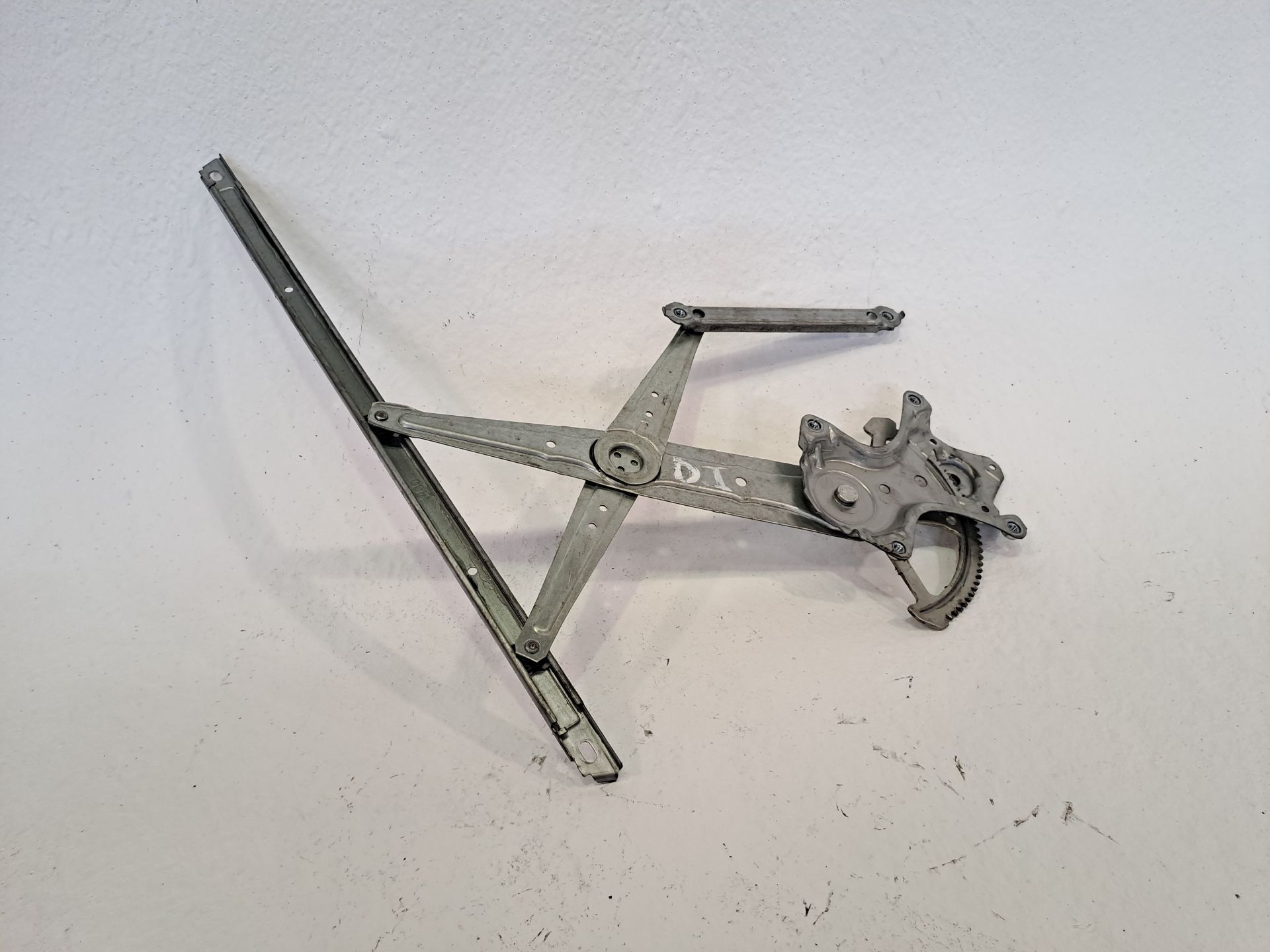 Front left window regulator LEXUS IS 300 (JCE10)