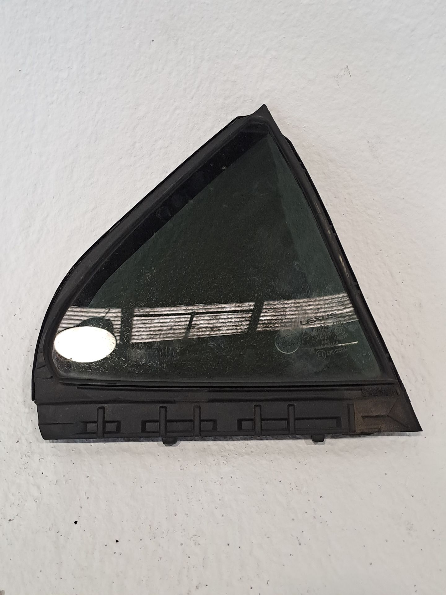 Rear Right Quarter Glass LEXUS IS 300 (JCE10)