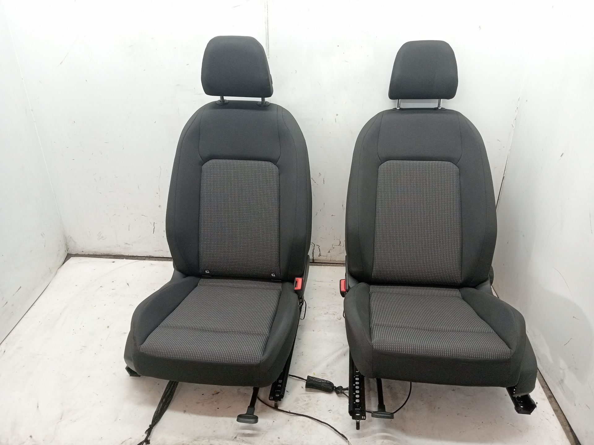 Jeu de sièges complet VOLKSWAGEN GOLF VIII LIM. (CD1)