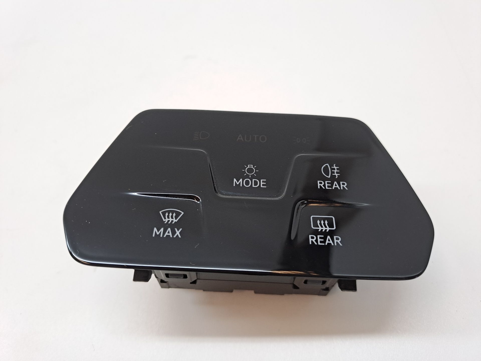 MANDO CLIMATIZADOR VOLKSWAGEN GOLF VIII LIM. (CD1)