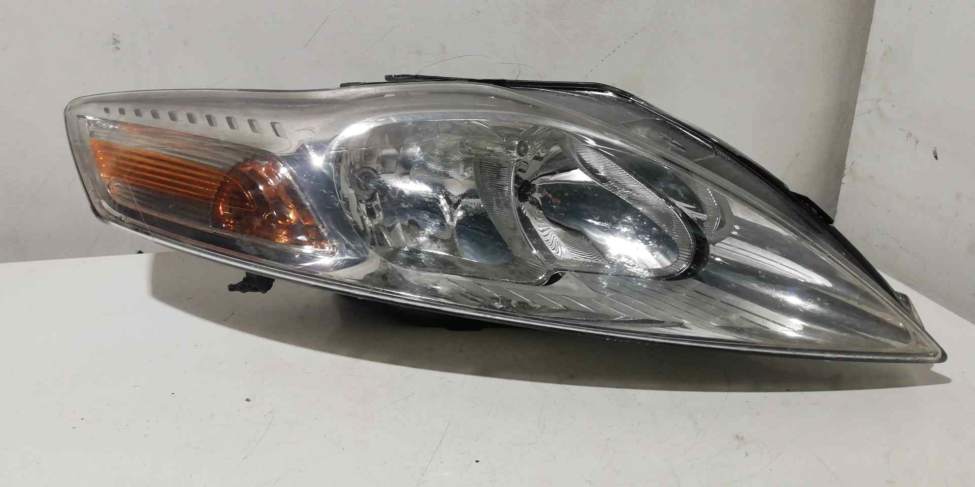 Right headlight FORD MONDEO BERLINA (GD)