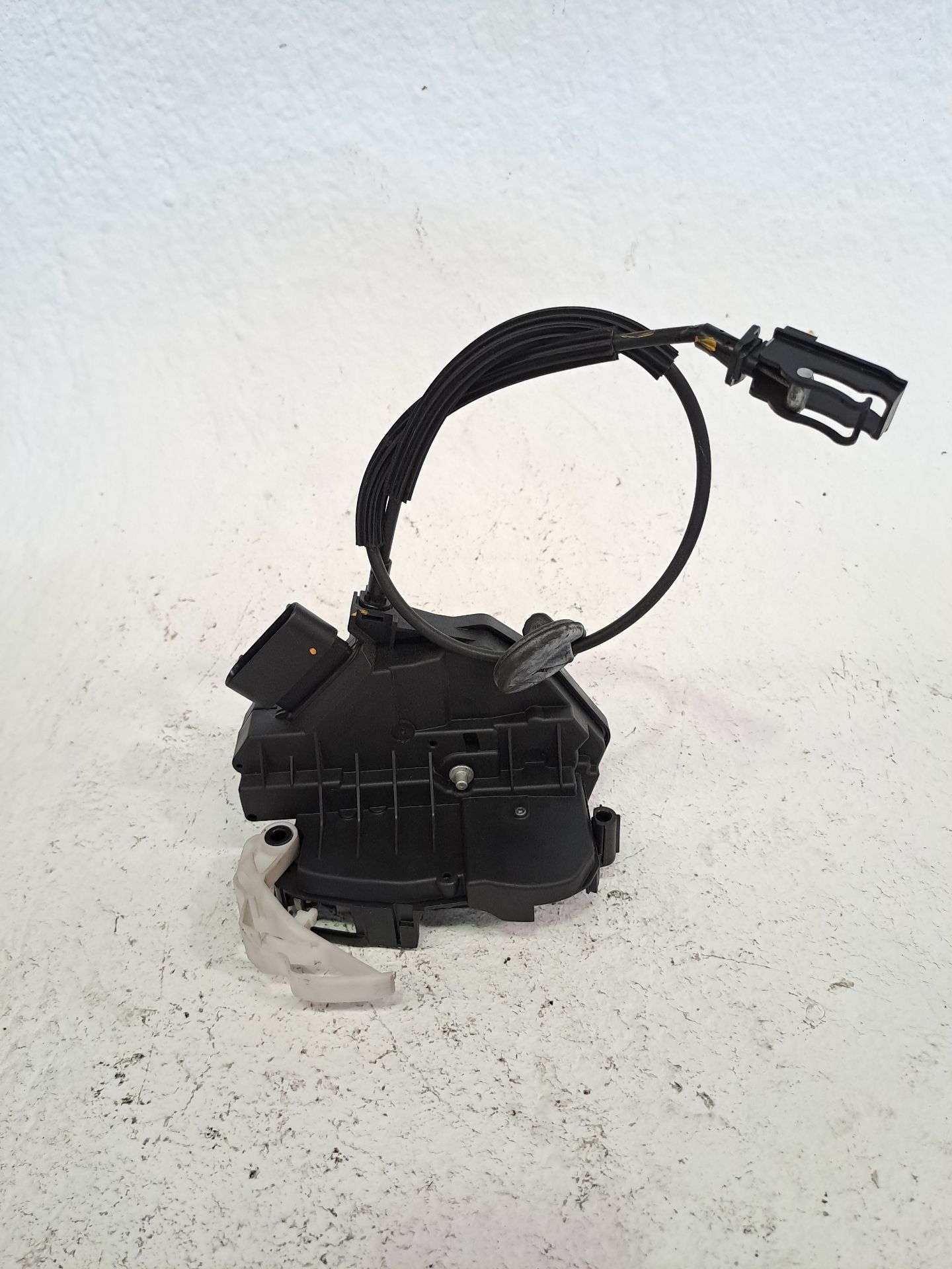 Fechadura da porta dianteira esquerda FORD TRANSIT COURIER