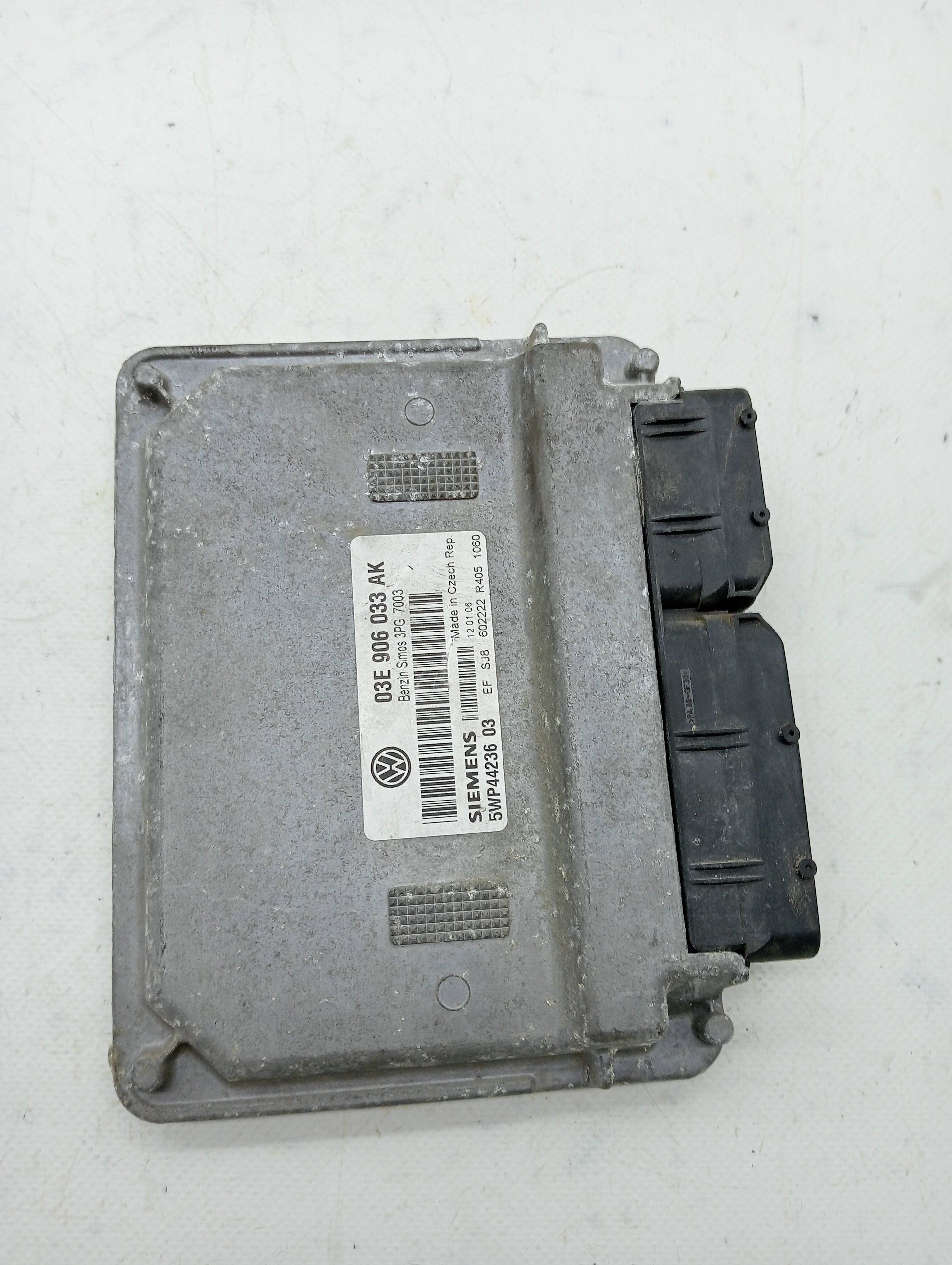 Central do motor UCE VOLKSWAGEN POLO (9N3)