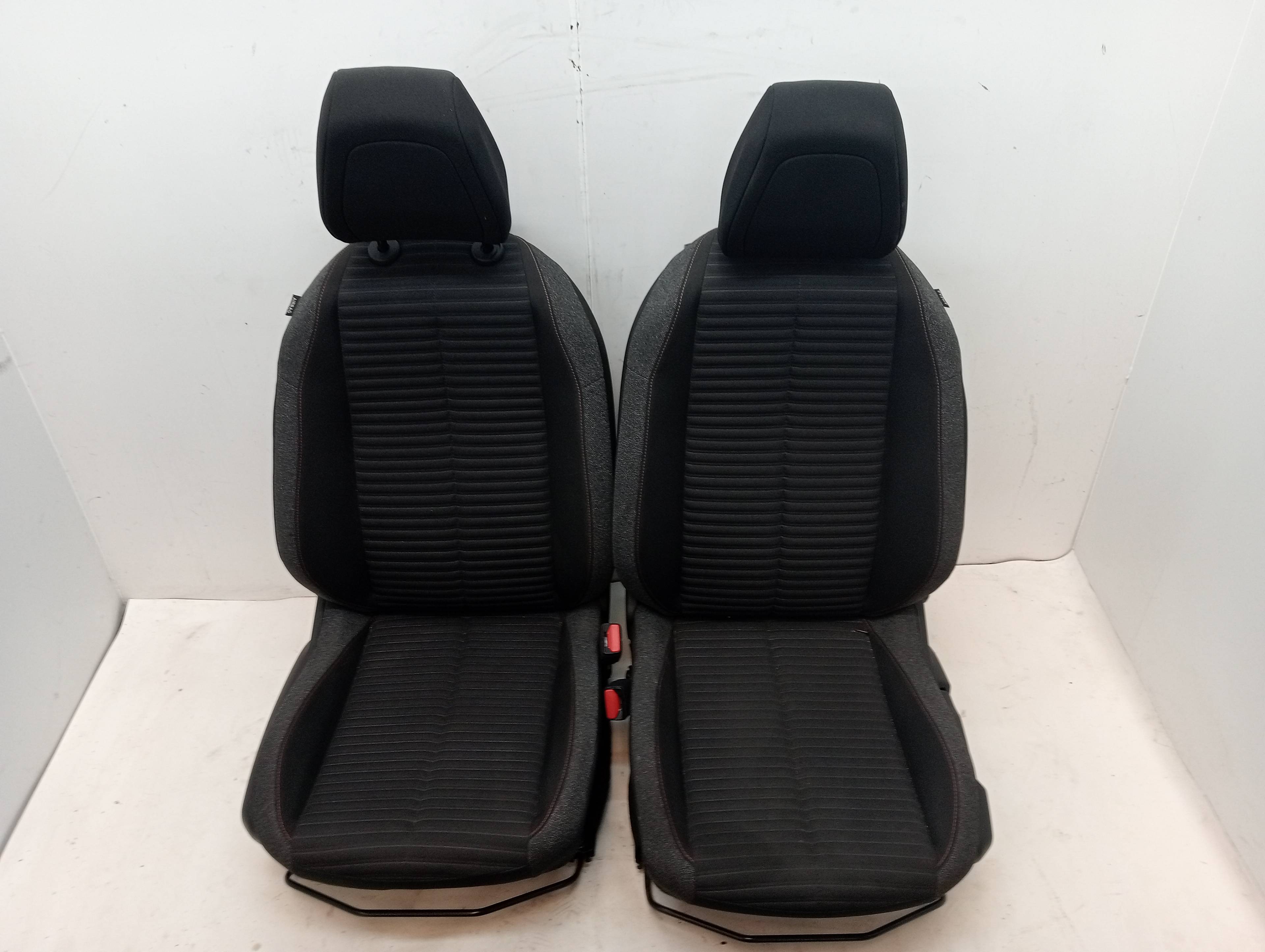 Jeu de sièges complet PEUGEOT 2008 (P1)