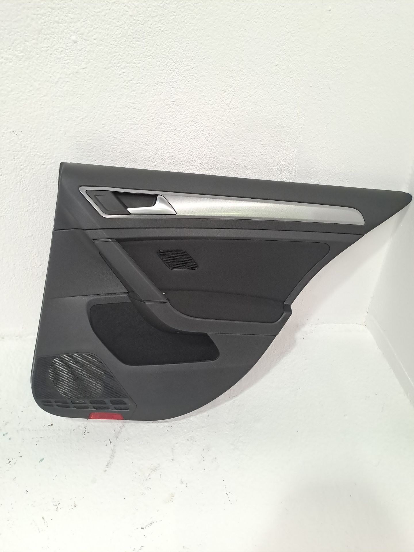 Revestimento porta traseira direita VOLKSWAGEN GOLF VIII LIM. (CD1)