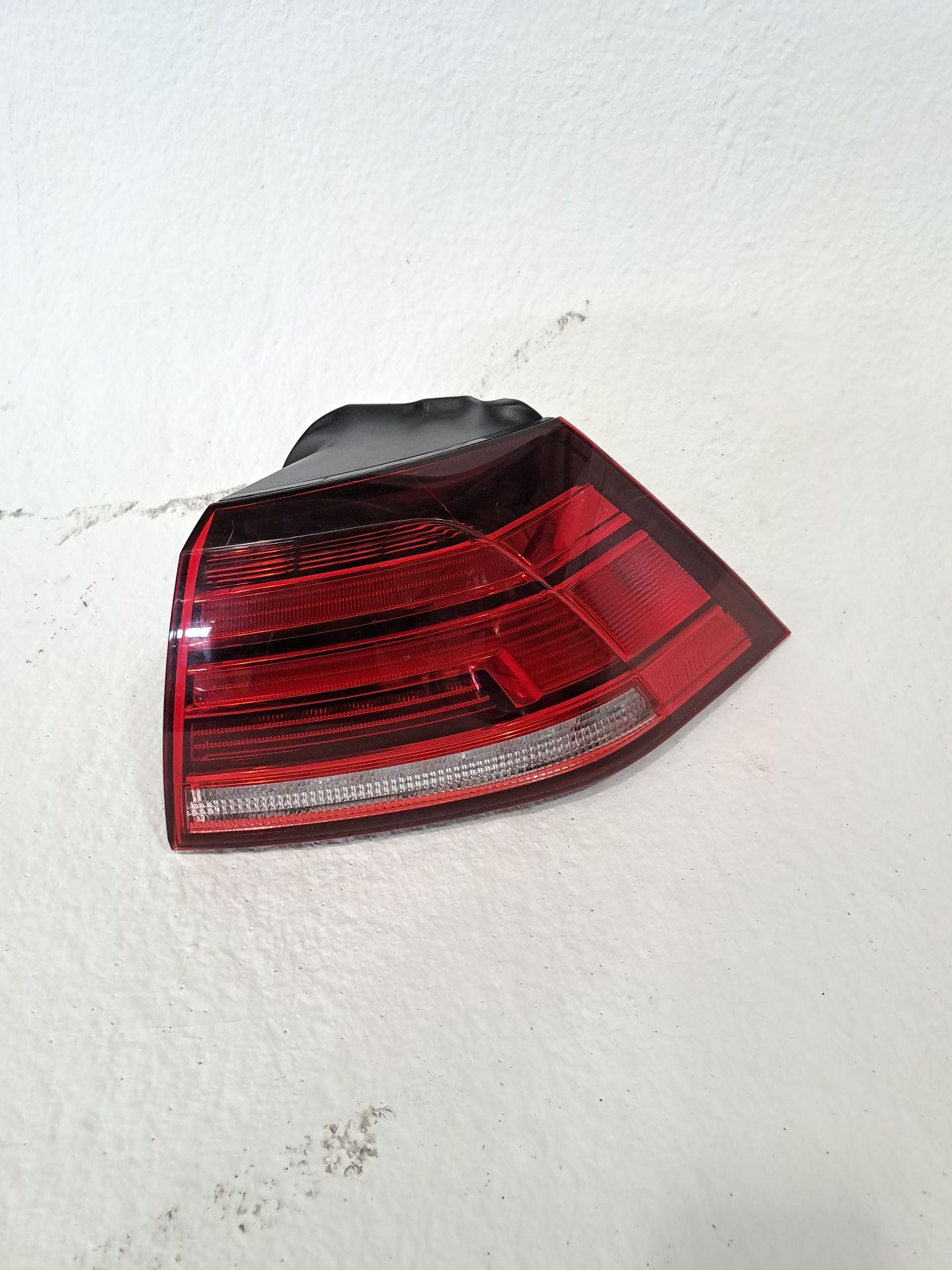 Feu arrière droit VOLKSWAGEN GOLF VIII LIM. (CD1)