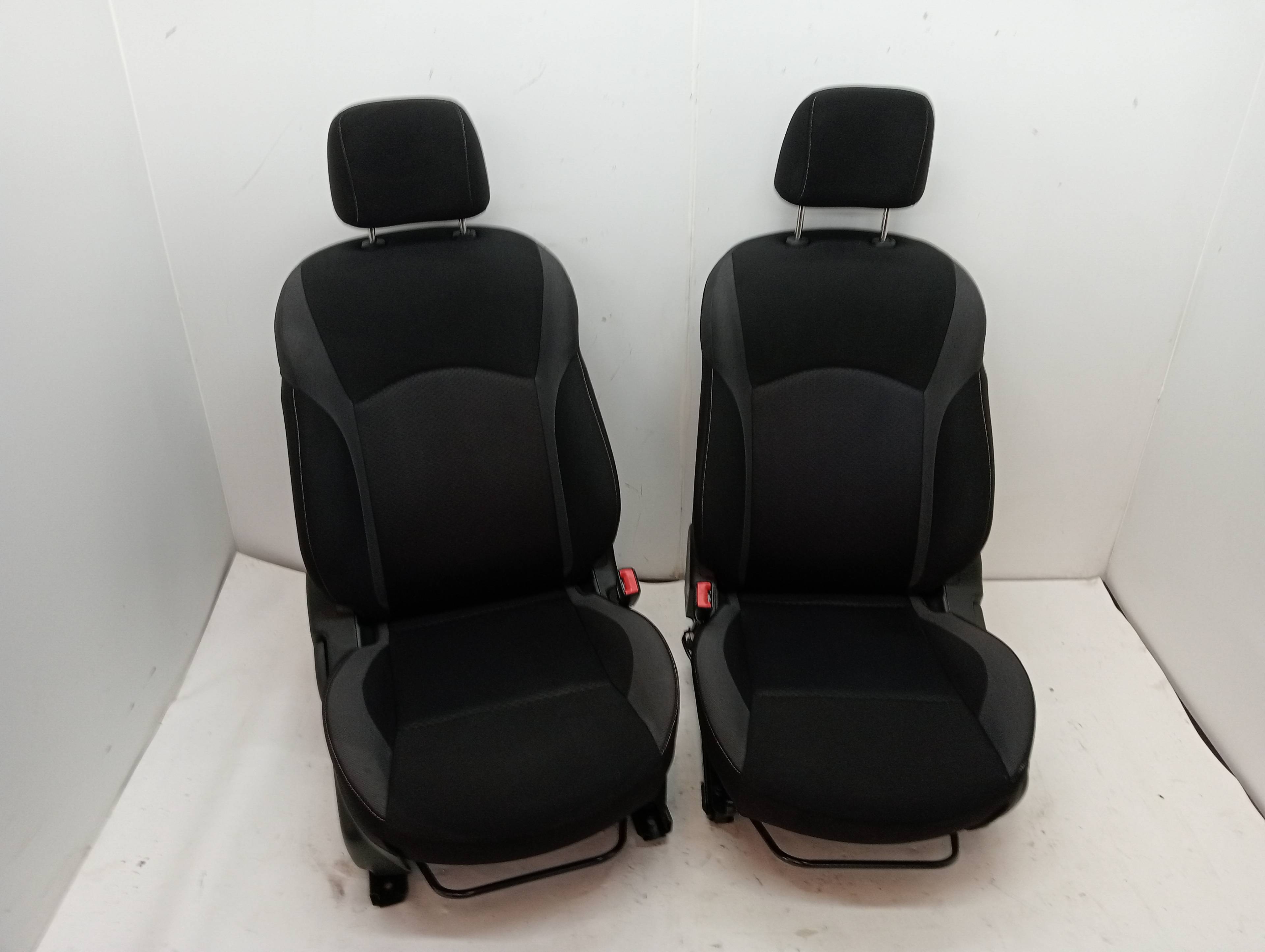 Complete Seat Set NISSAN JUKE (F15)