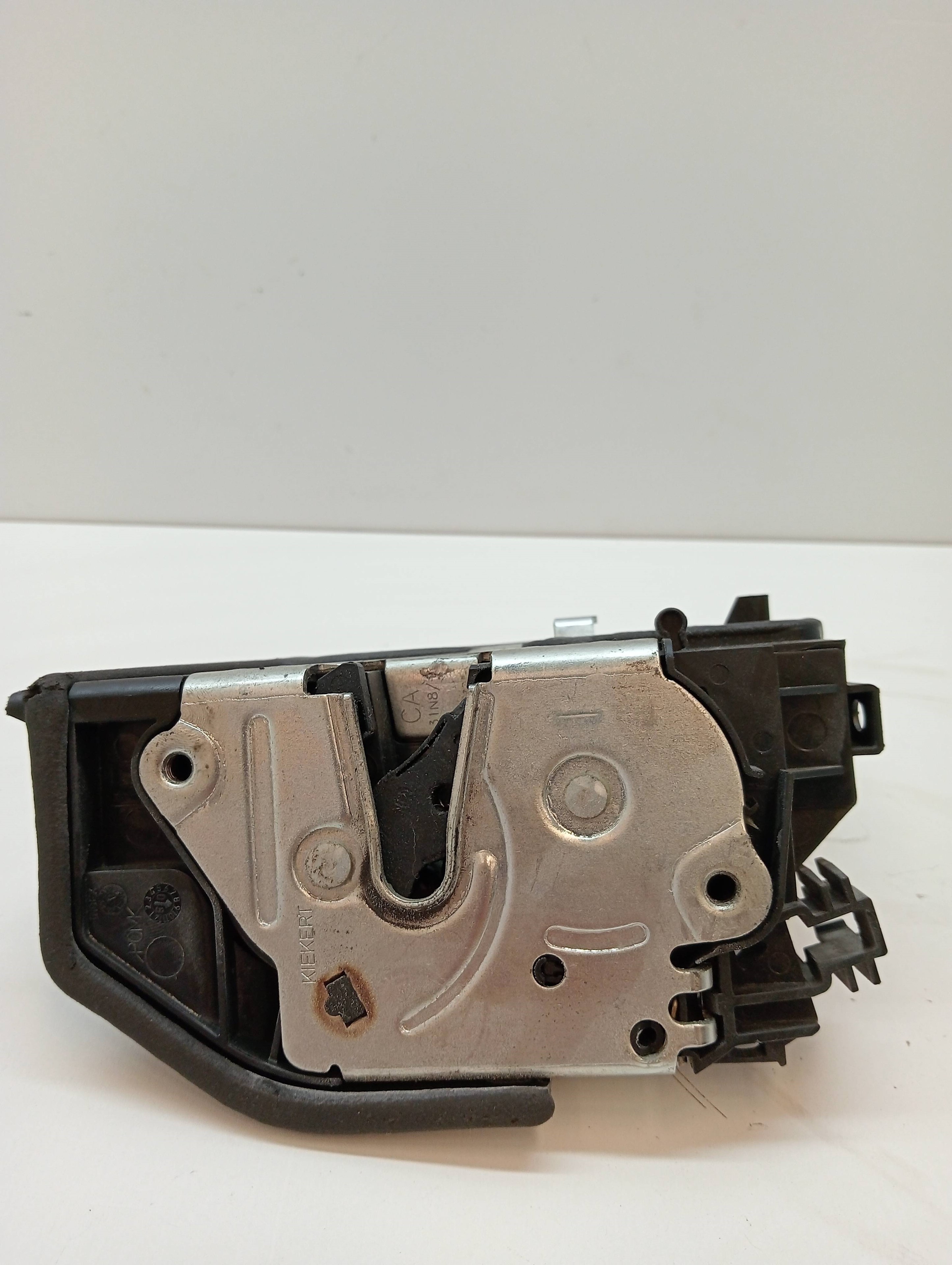 Rear left door lock BMW X3 (E83)