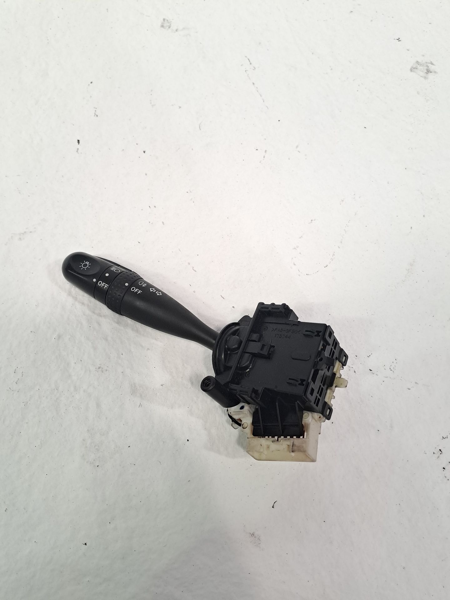 Commande d'éclairage SUZUKI SWIFT III (MZ, EZ)