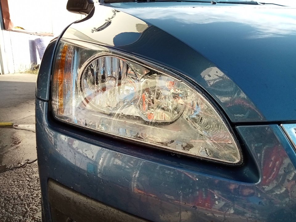 Farol direito FORD FOCUS BERLINA (CAP)