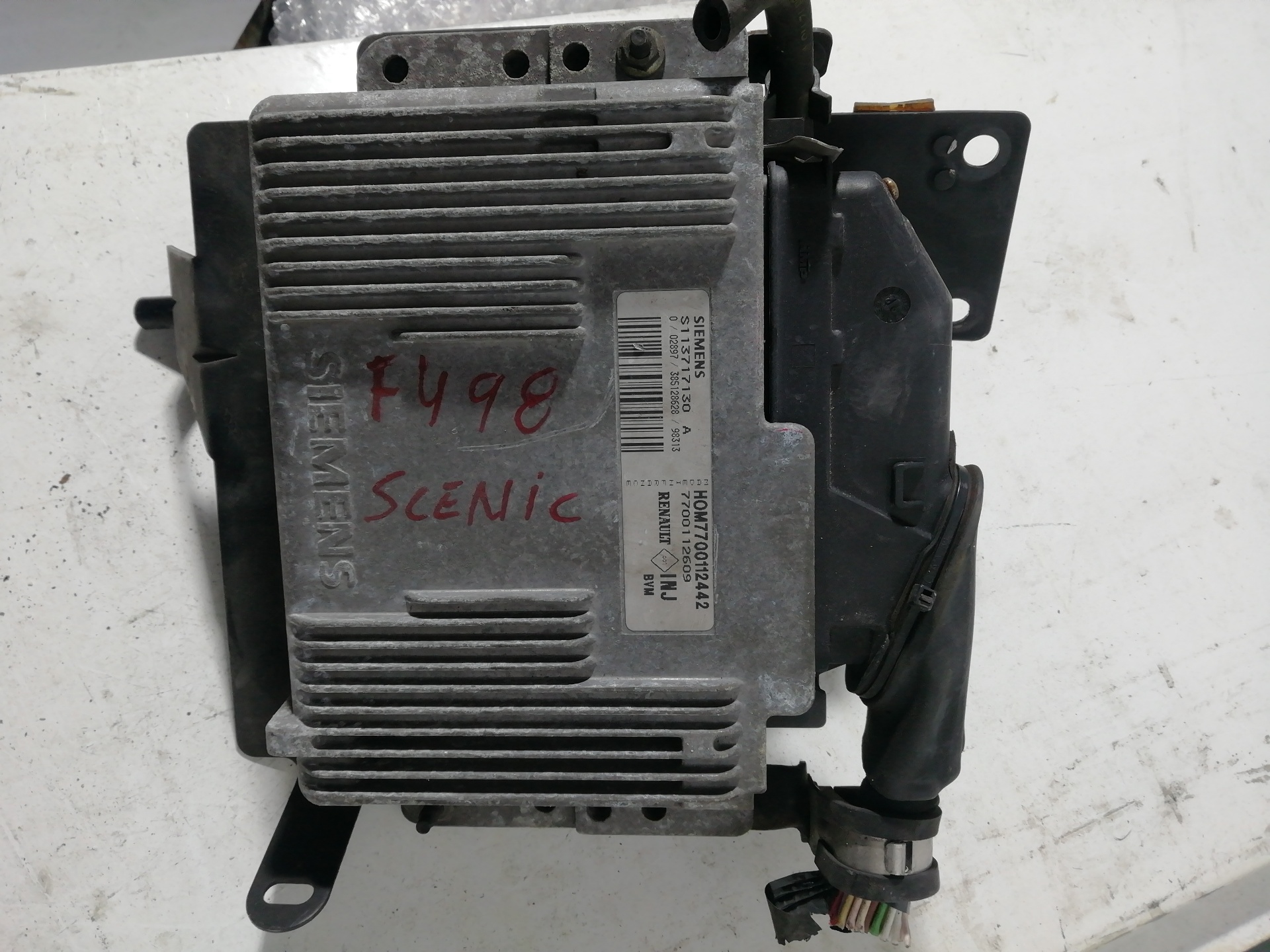 Calculateur moteur RENAULT SCENIC II