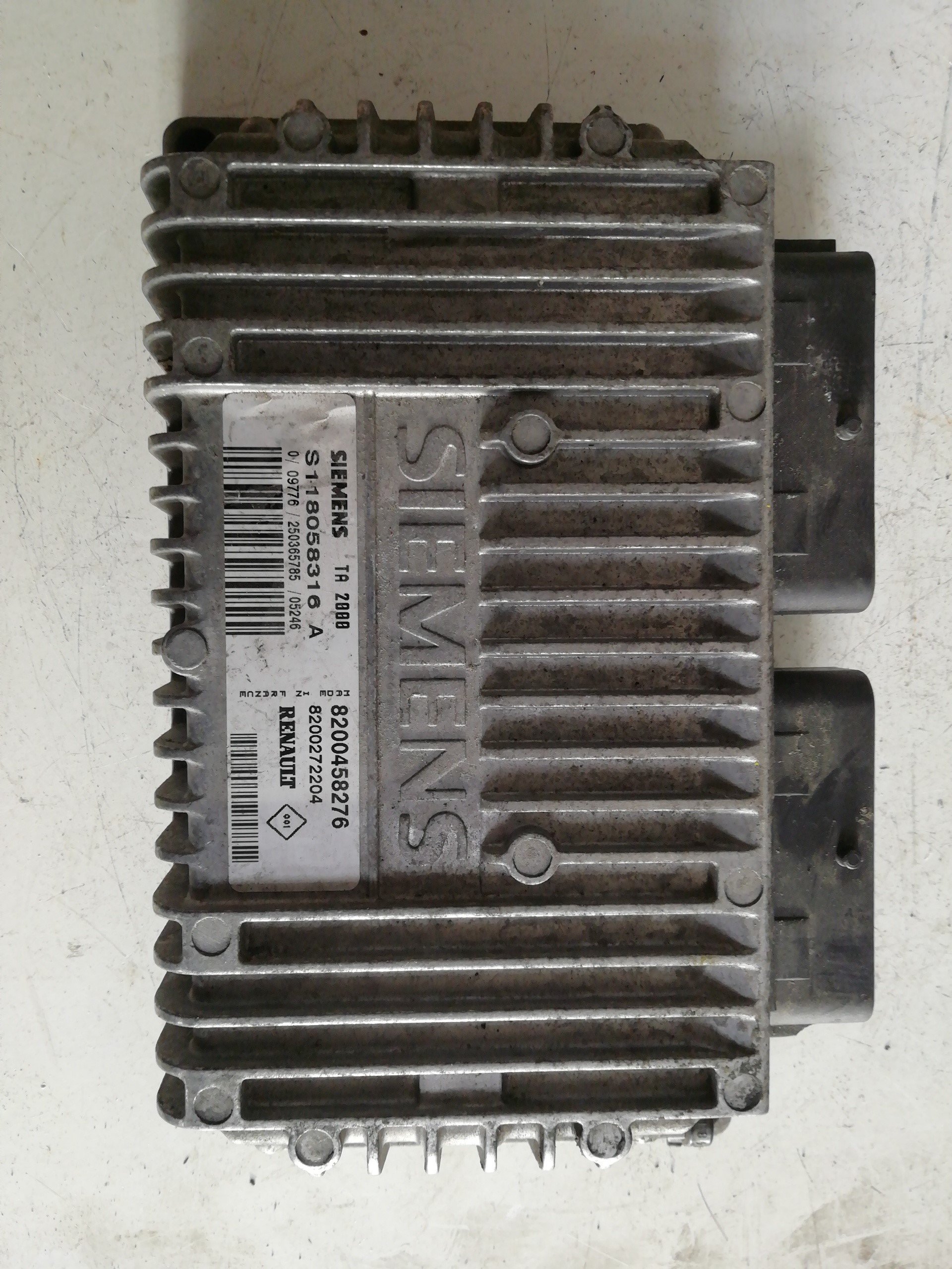 Calculateur moteur RENAULT SCENIC II