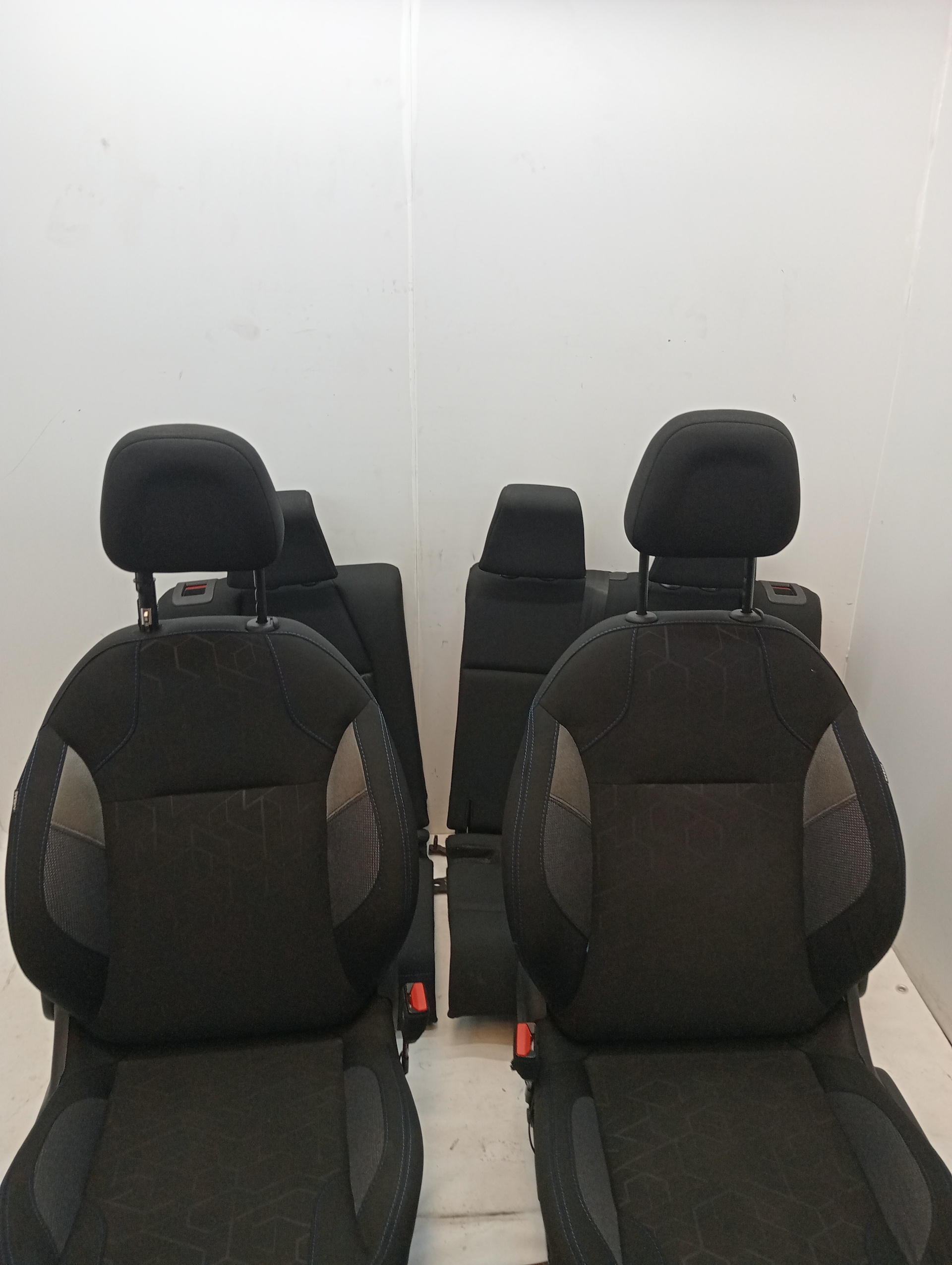 Jeu de sièges complet PEUGEOT 2008 (P1)