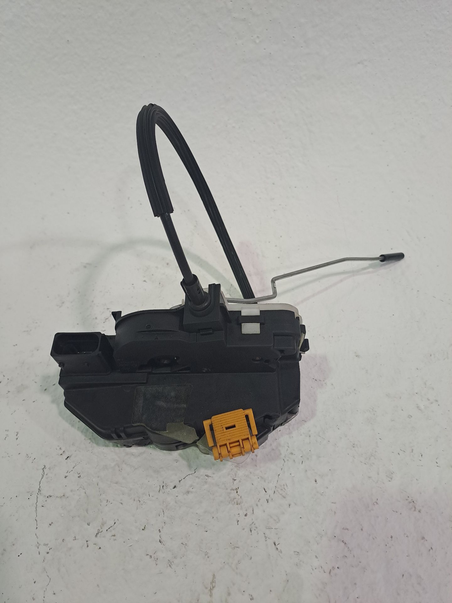Fechadura da porta traseira esquerda OPEL INSIGNIA SPORTS TOURER