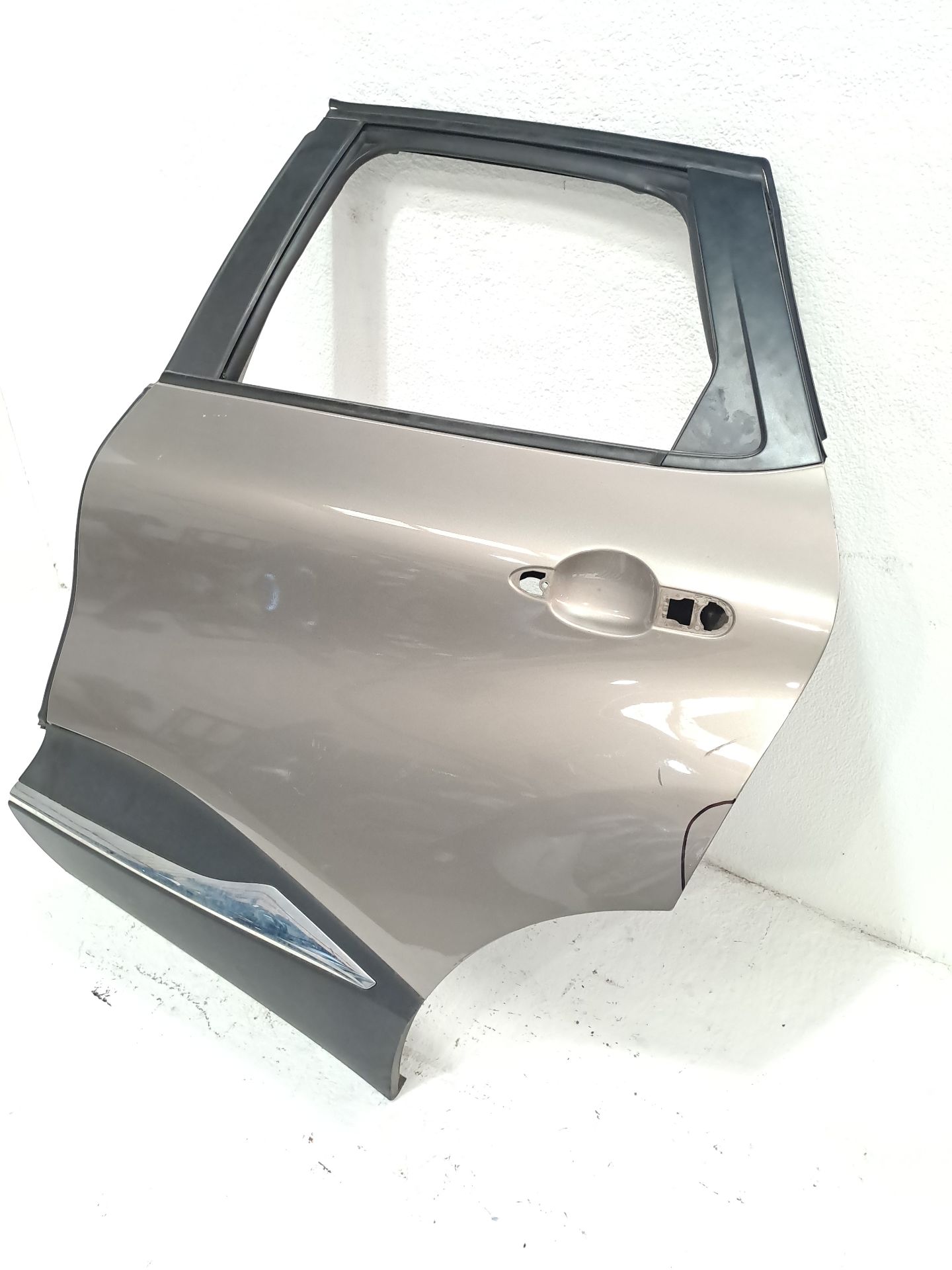 PUERTA TRASERA IZQUIERDA RENAULT CAPTUR